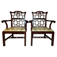 Paire d'anciens fauteuils Chippendale anglais en acajou, vers 1865-1875