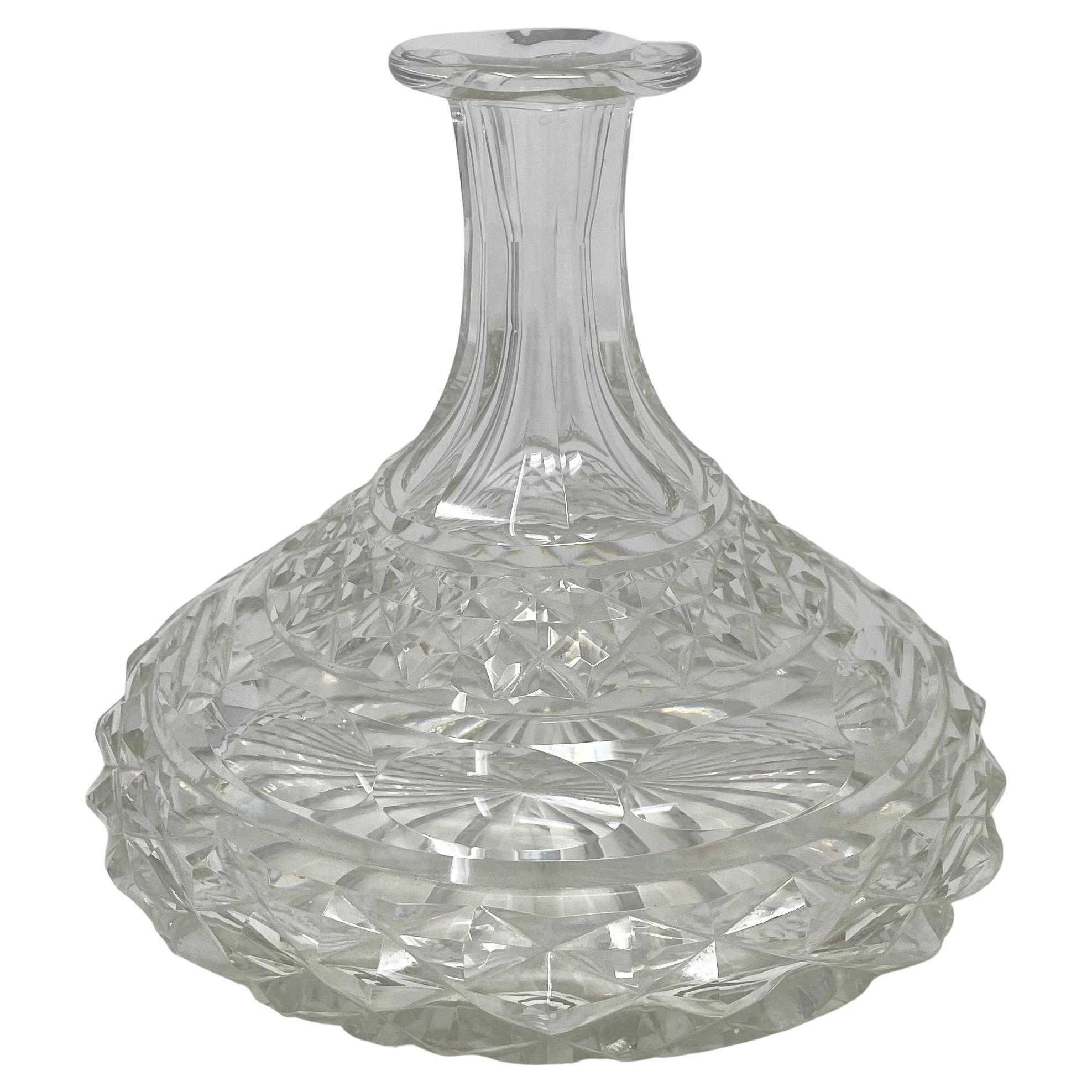 Pareja de antiguos decantadores de vino ingleses de cristal tallado, circa 1940. en venta 2