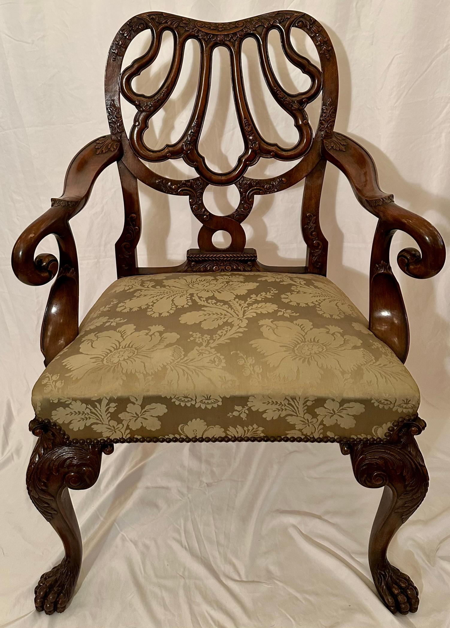 Pair Antique English Early Victorian Carved Walnut Armchairs, Circa 1840-1850. In Good Condition For Sale In New Orleans, LA