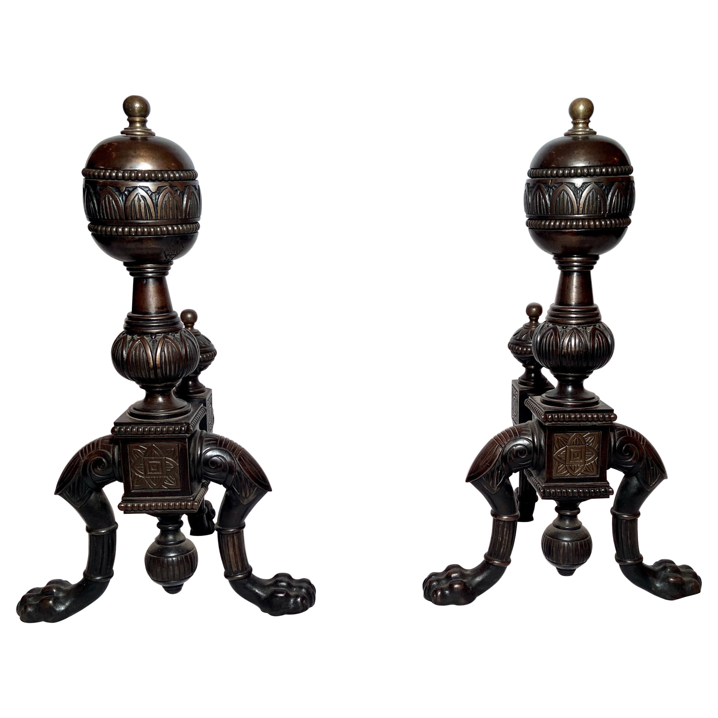 Coppia di antichi androni inglesi in bronzo patinato di epoca revival egiziana, circa 1880