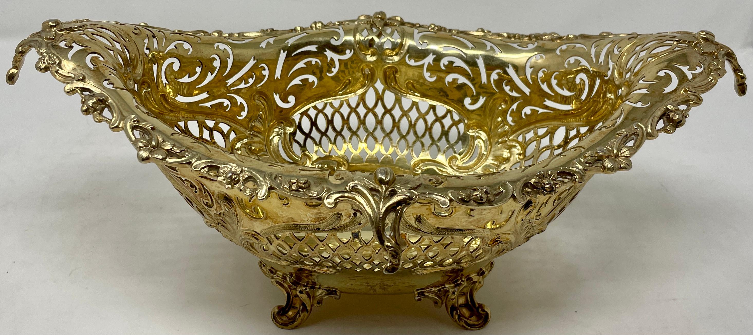 Doré Paire d'anciennes lampes anglaises « Elkington & Co » anglaises Paniers ajourés en argent doré, vers 1890 en vente