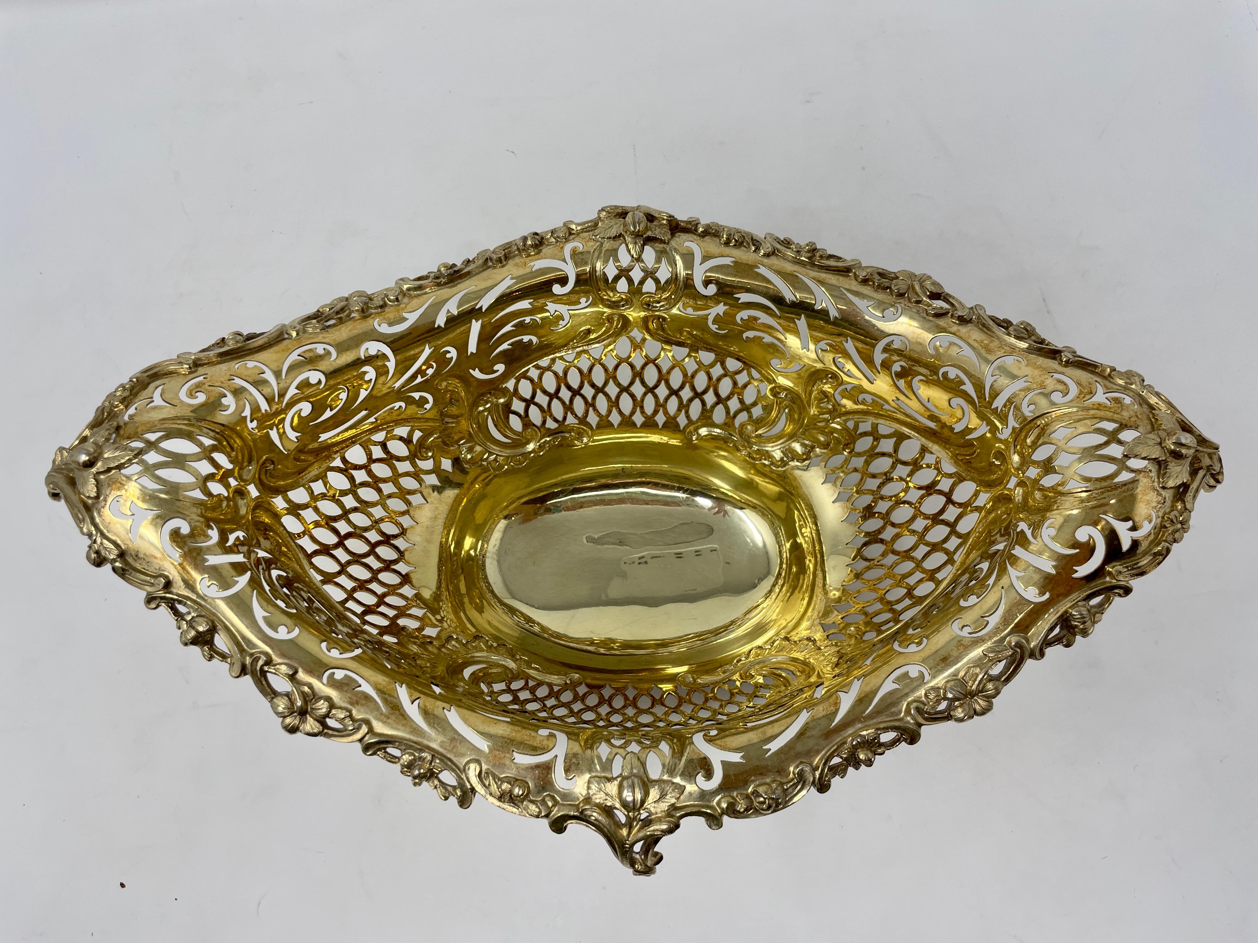 Paire d'anciennes lampes anglaises « Elkington & Co » anglaises Paniers ajourés en argent doré, vers 1890 Bon état - En vente à New Orleans, LA