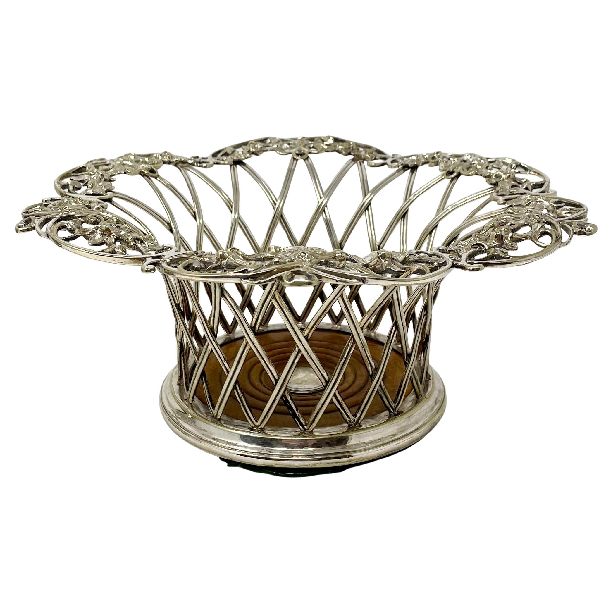 Par de posavasos calados ingleses antiguos de plata de ley Elkington Circa 1880 siglo XIX en venta