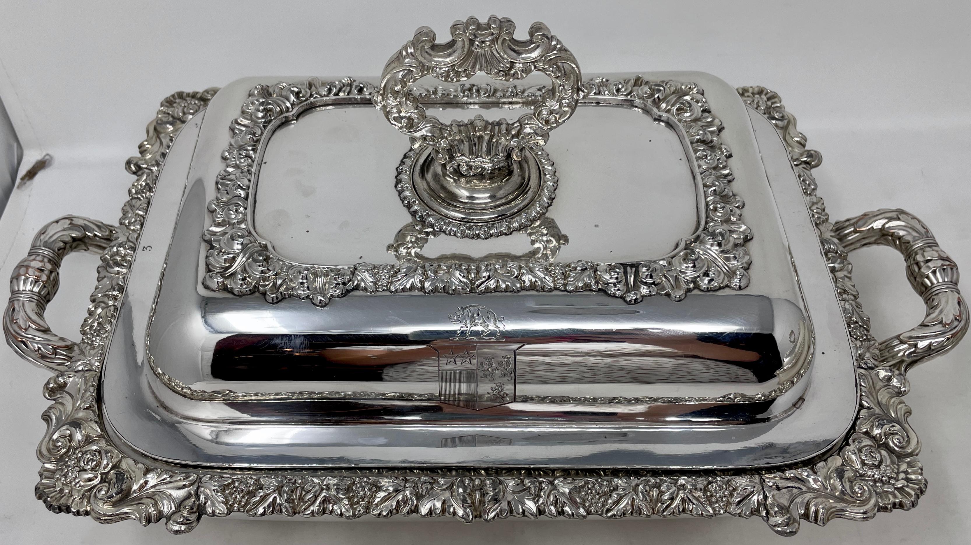 Pair Antique English Georgian Sheffield Silver Entree Dishes, Circa 1830 In Good Condition For Sale In New Orleans, LA