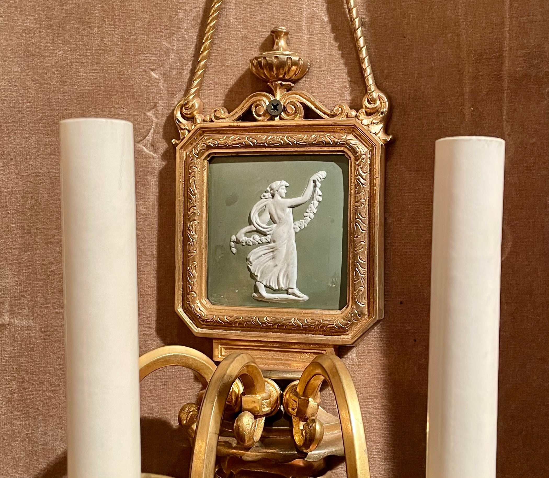 Pair Antique English Gold Bronze & Wedgwood Porcelain Wall Sconces, Circa 1890. In Good Condition For Sale In New Orleans, LA