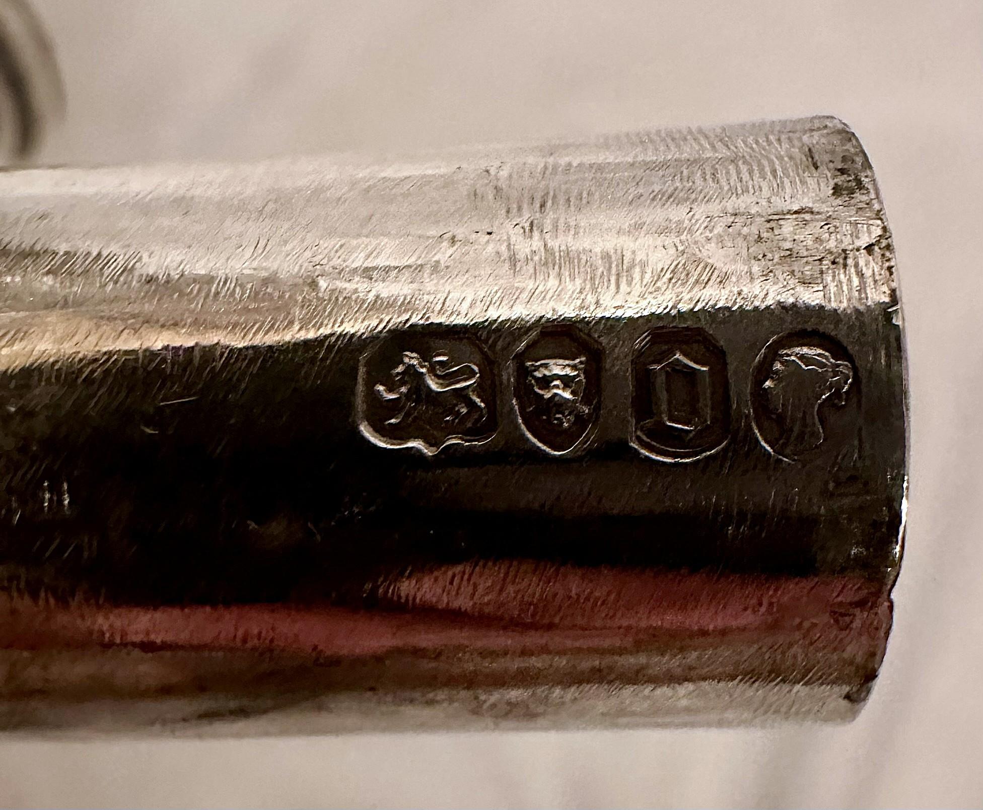 Coppia di antichi candelabri inglesi in argento massiccio 