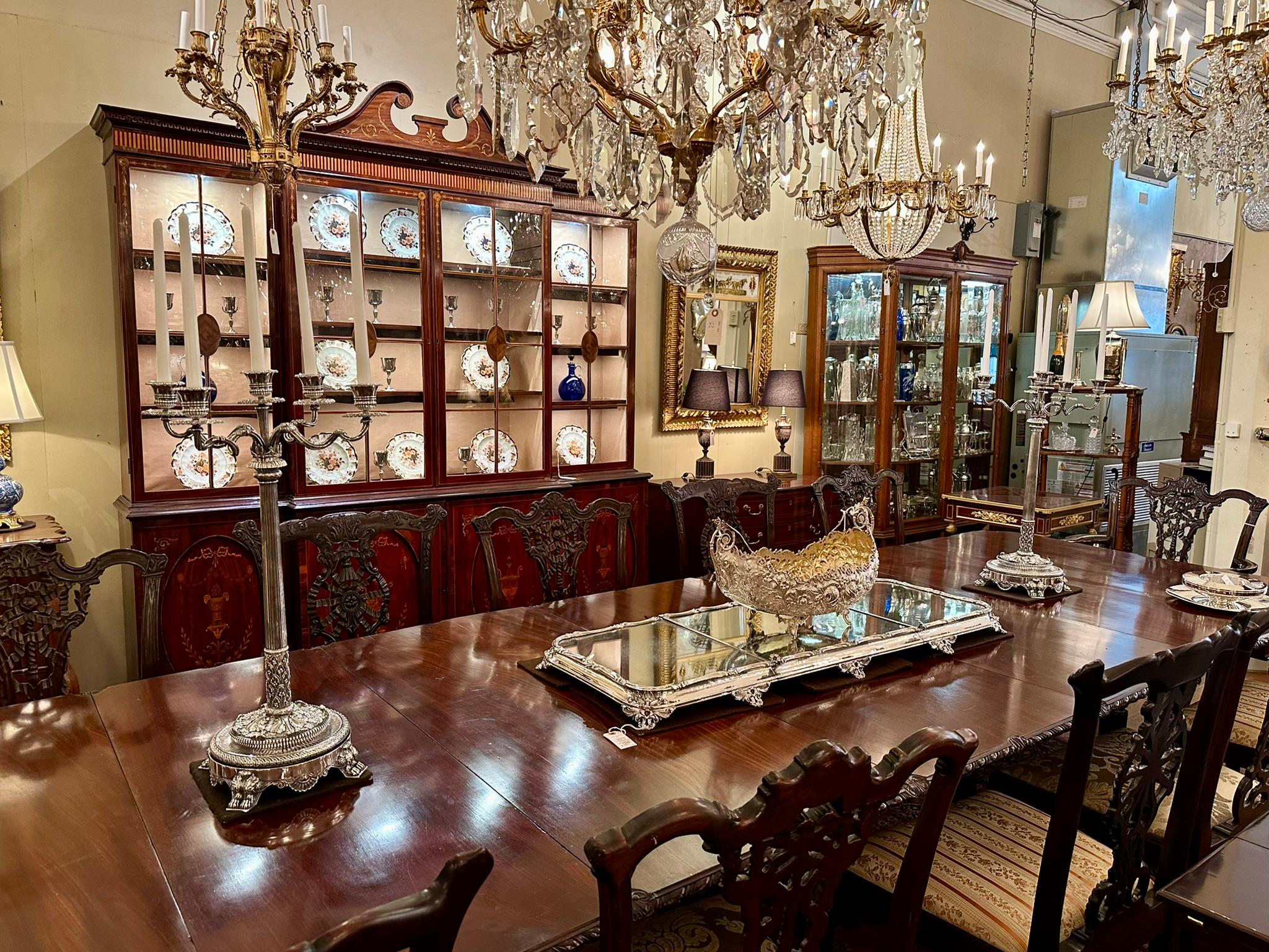 Coppia di antichi candelabri inglesi in argento massiccio 