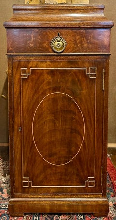 Coppia di armadi antichi in mogano inglese, 1910-1920 circa.