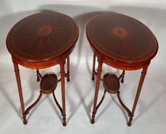 Paire de tables d'appoint anglaises anciennes en acajou