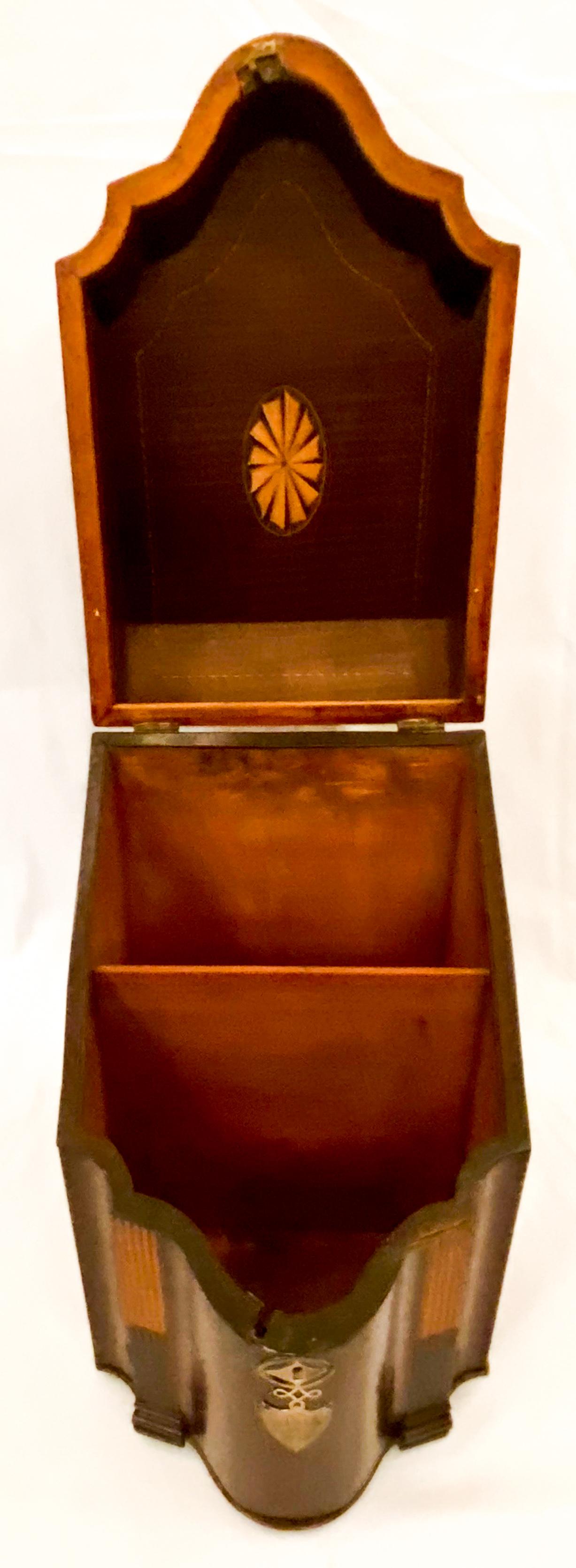Paar antike englische Sheraton-Messerboxen aus Mahagoni mit Satinholz, um 1860 im Zustand „Gut“ in New Orleans, LA