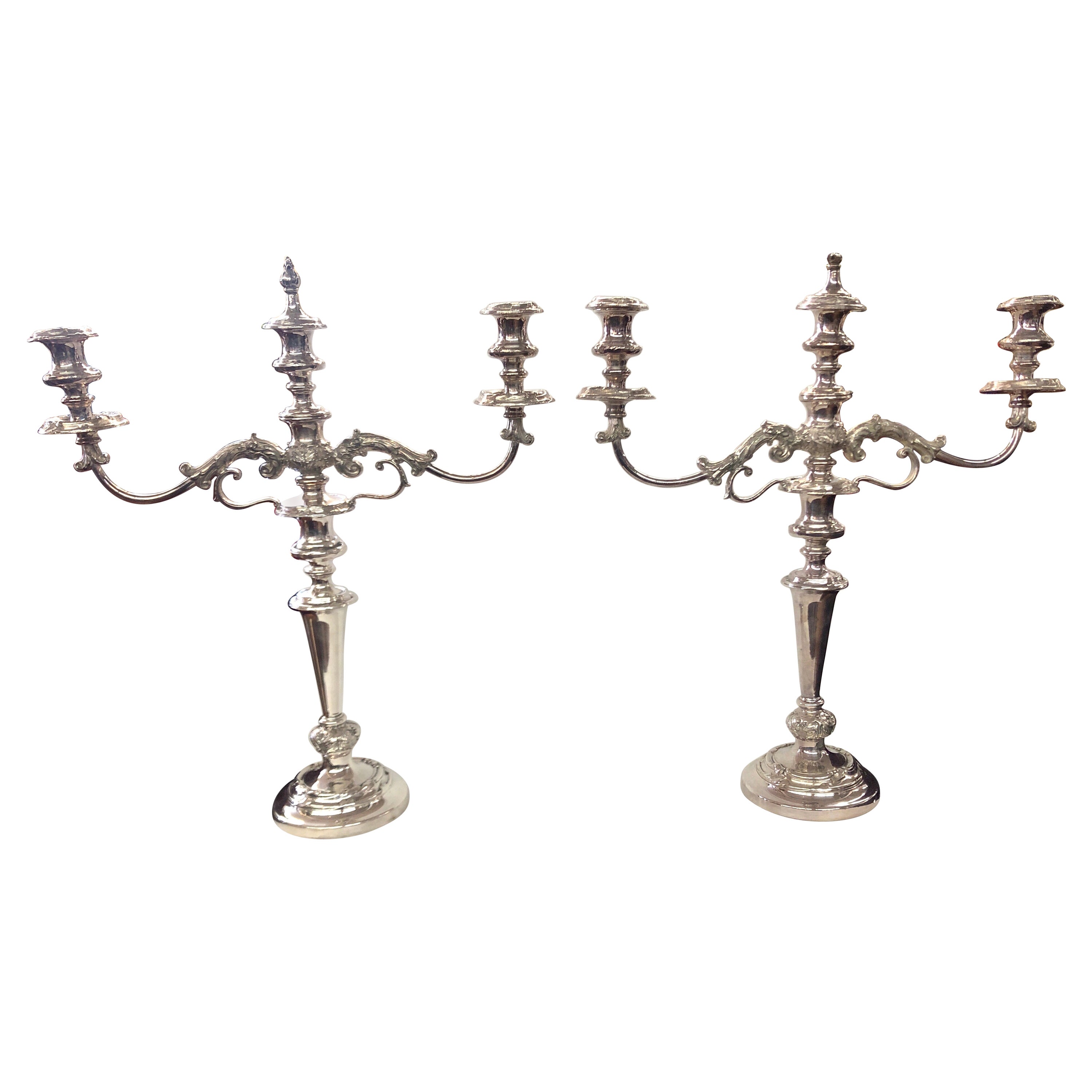 Coppia di antichi candelabri a 3 luci rococò con piatto Sheffield