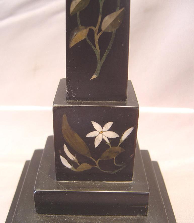 Metà XIX secolo Coppia di antichi obelischi inglesi in pietra dura in vendita
