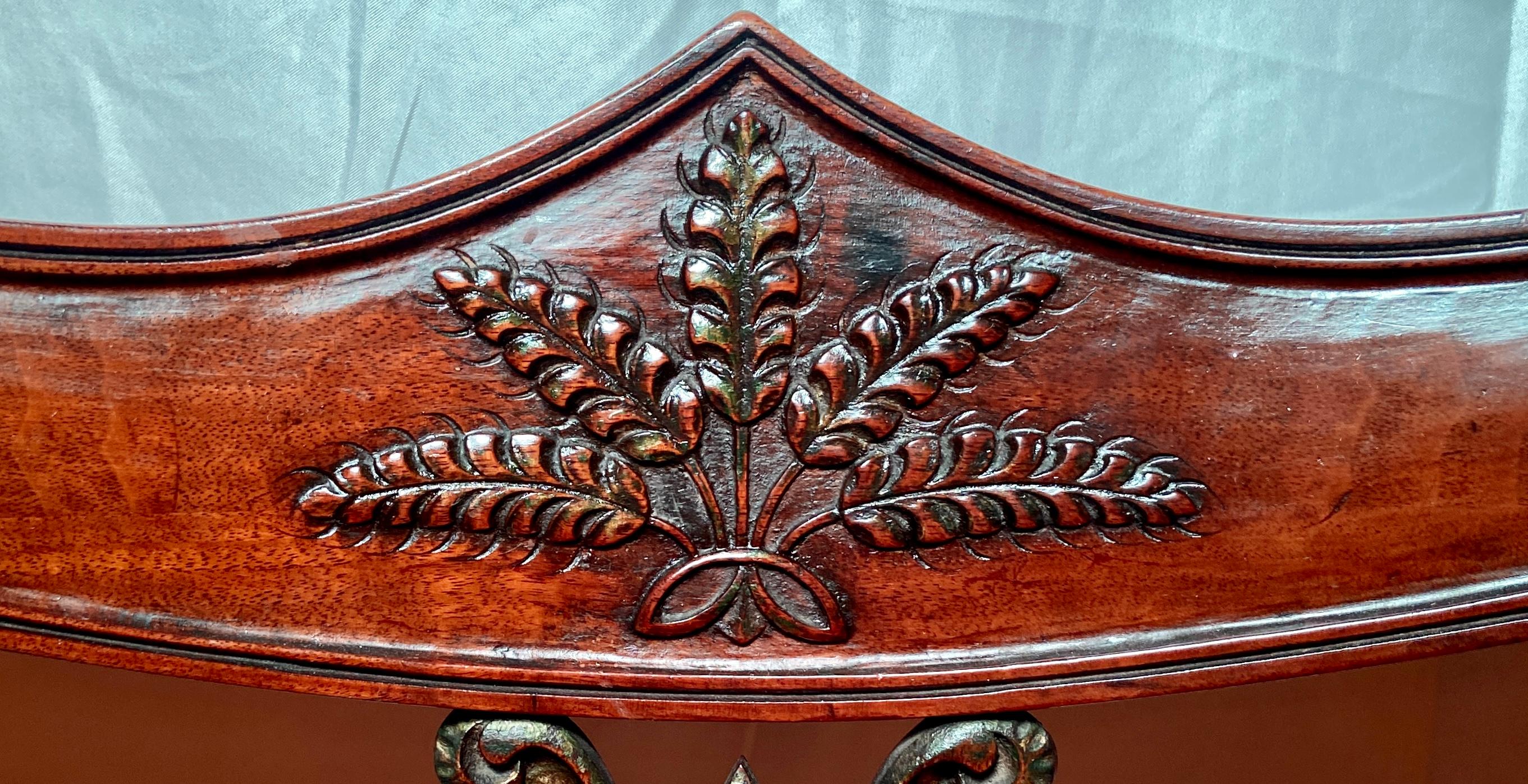 Pareja de antiguas sillas auxiliares inglesas de caoba de la Regencia, Circa 1820-1830 Inglés en venta
