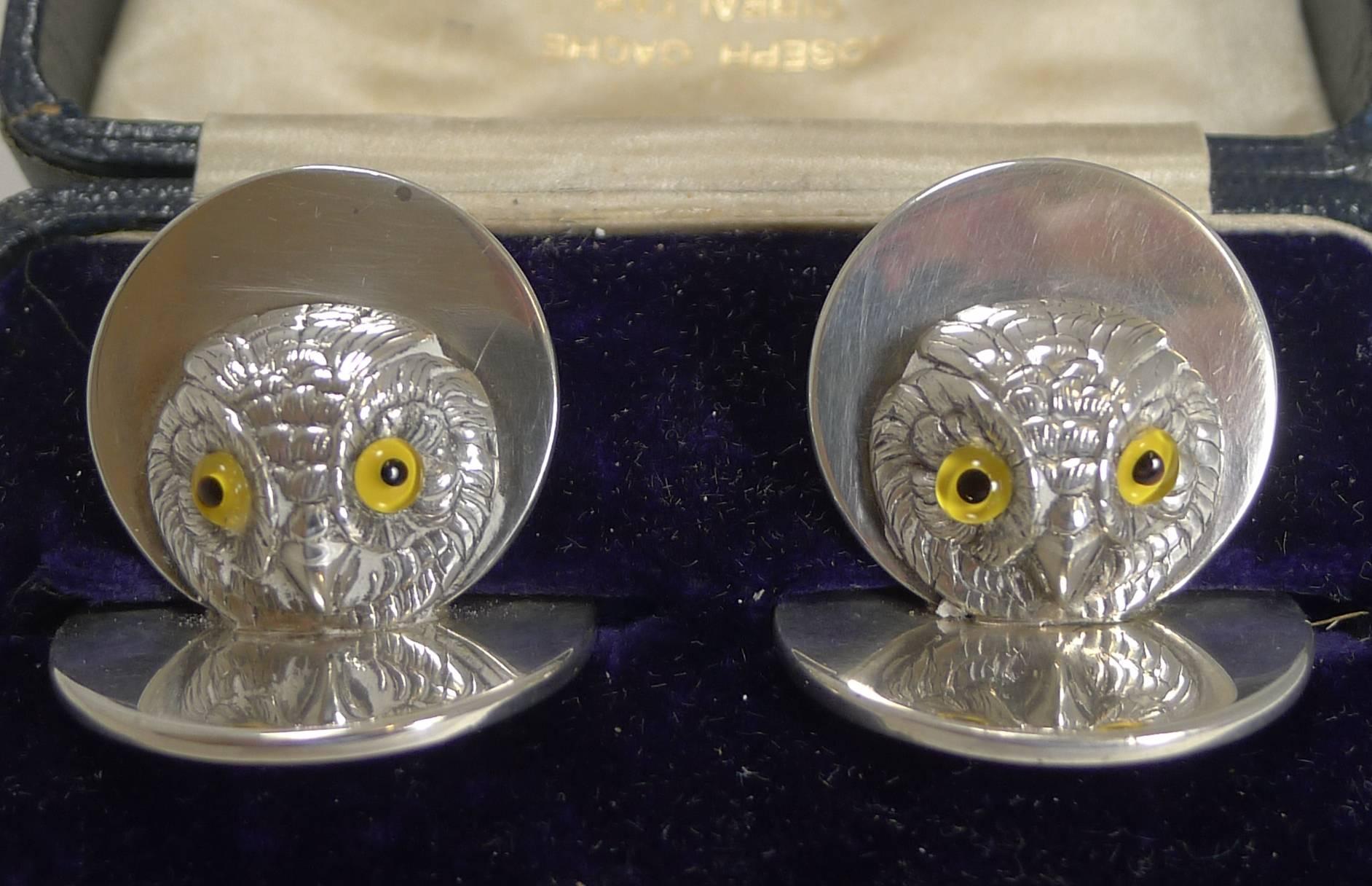 A stunning pair of antique English sterling silver menu holders by the highly collectable silversmith, Sampson Mordan & Co. Each is fully hallmarked for Chester 1911.

The front of each features a finely executed Owl's head retaining the original