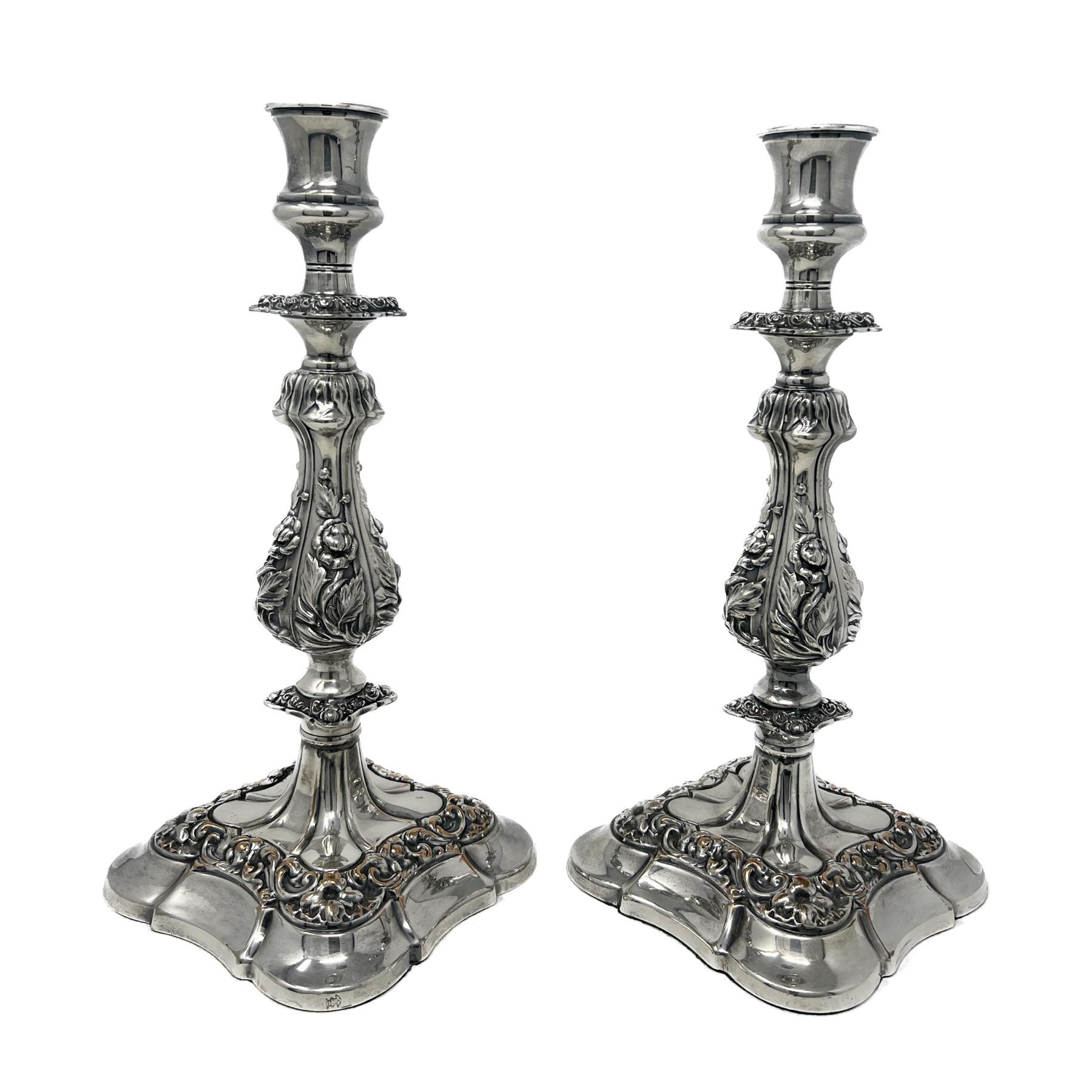 Pair Antique English Sheffield Silver Candlesticks, Circa 1900. In Good Condition For Sale In New Orleans, LA