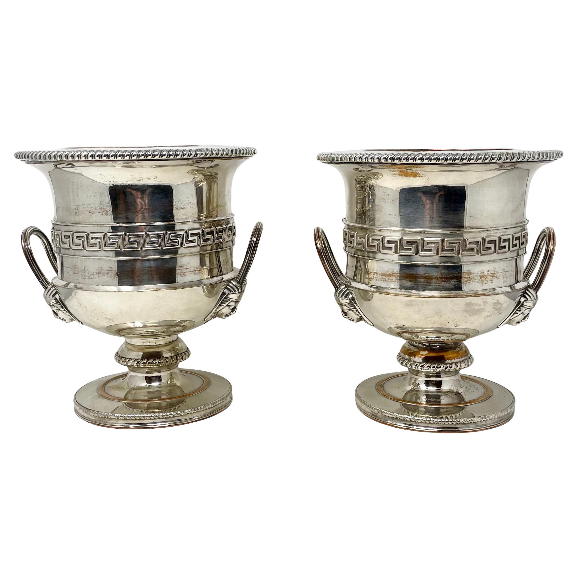 Paar antike englische Sheffield Silber-Platte Neo-Klassischen Griechischen Schlüssel Design Weinkühler, CIRCA 1885-1895.