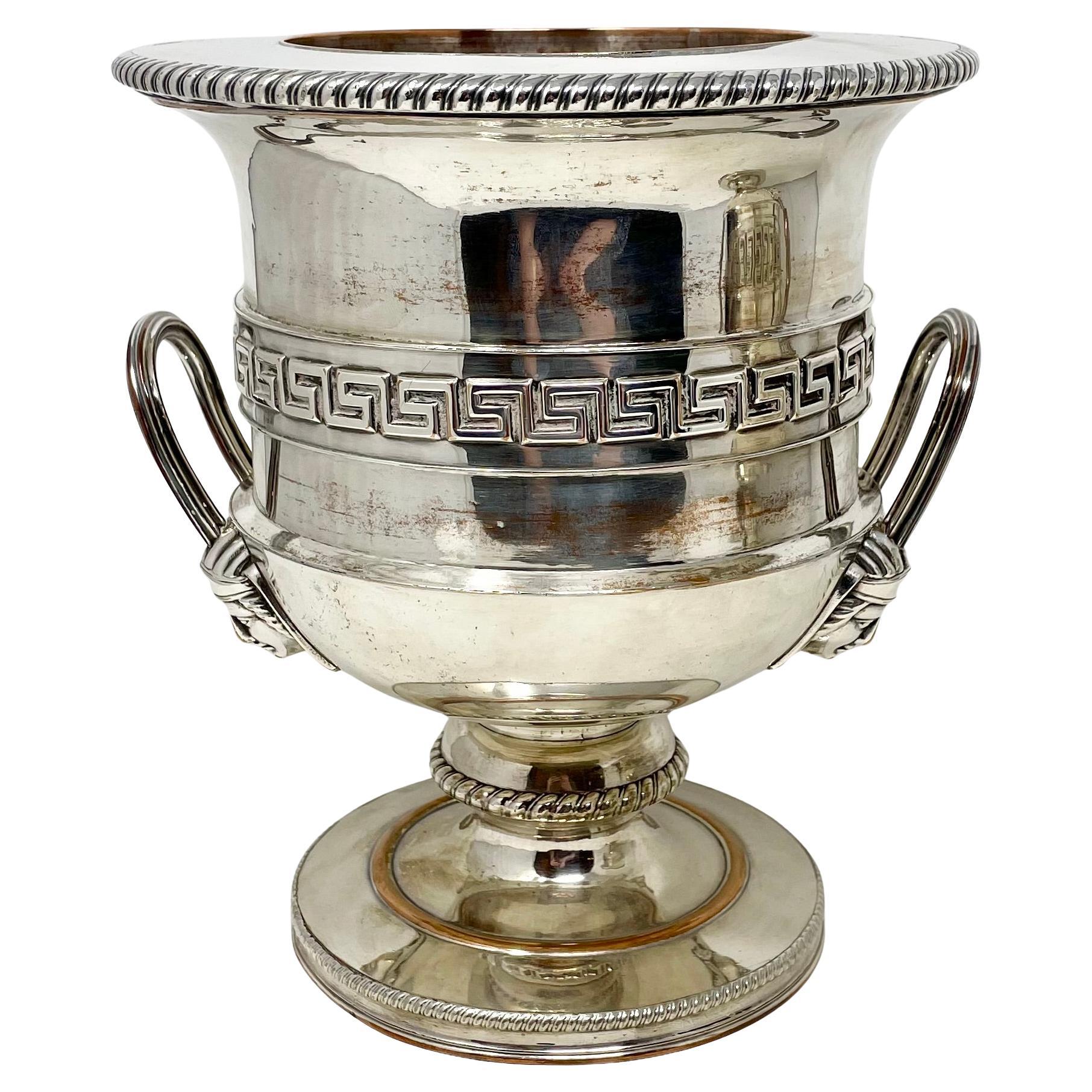 Paar antike englische Sheffield Silber Neo-Classic Design Weinkühler CIRCA 1890 im Zustand „Gut“ im Angebot in New Orleans, LA
