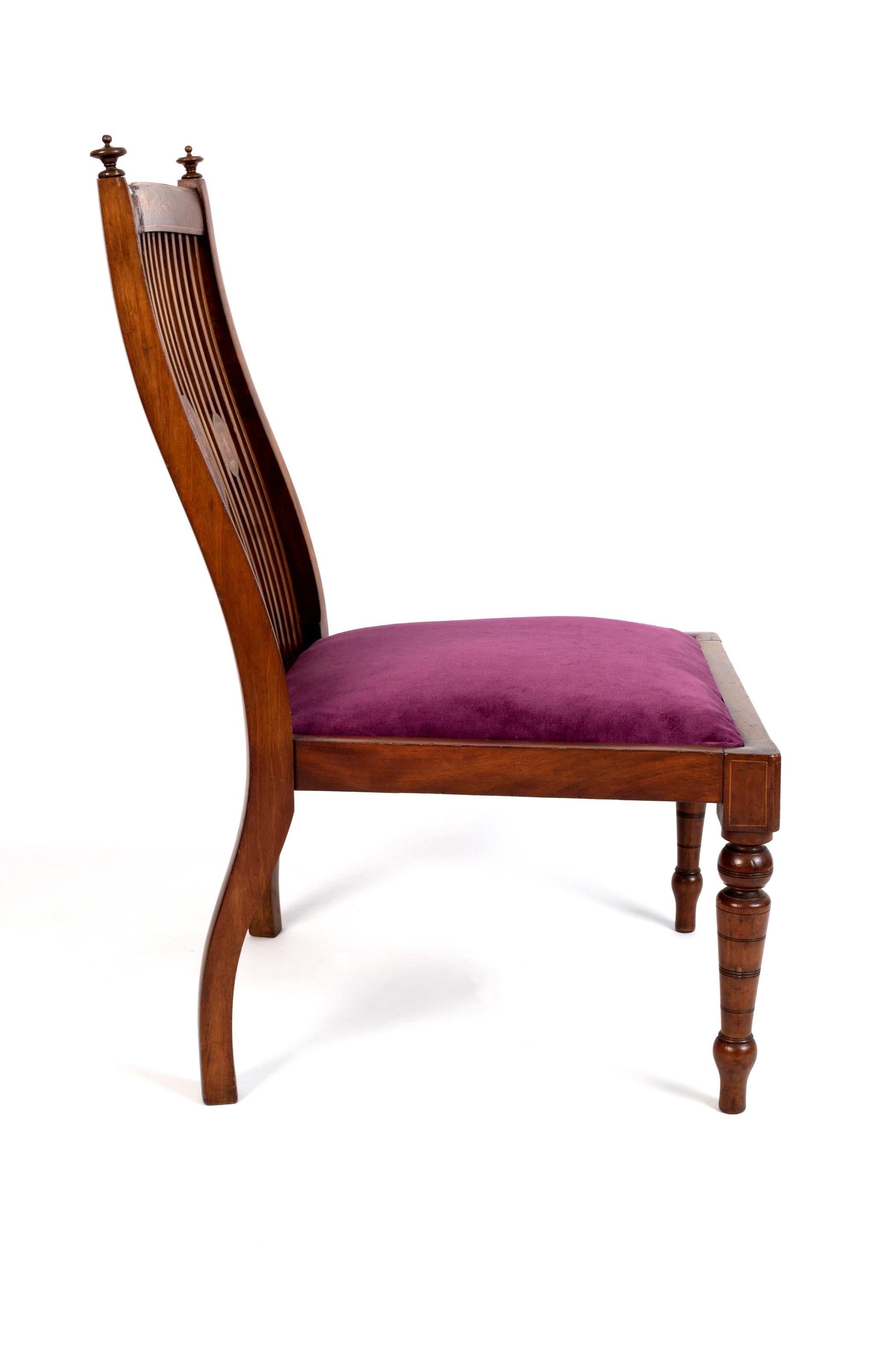 Début du 20ème siècle Paire d'anciennes chaises de salon anglaises de style néo-châton, vers 1900 en vente