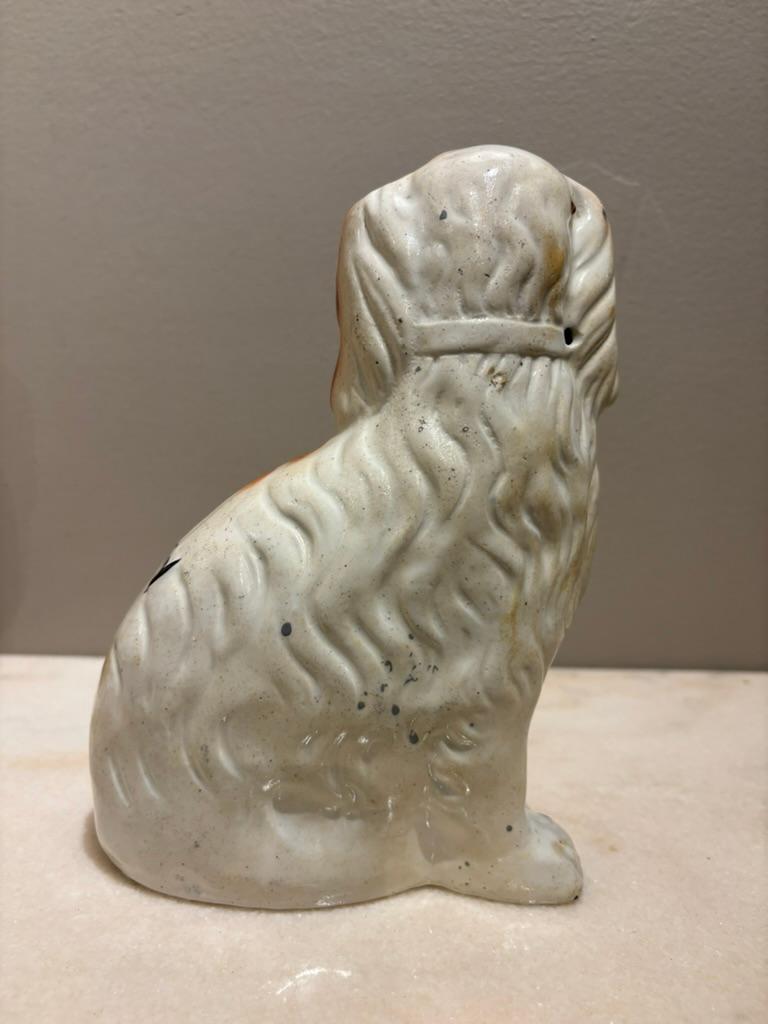 Paire d'épagneuls anciens en céramique émaillée du Staffordshire Chiens d'arrêt en vente 4