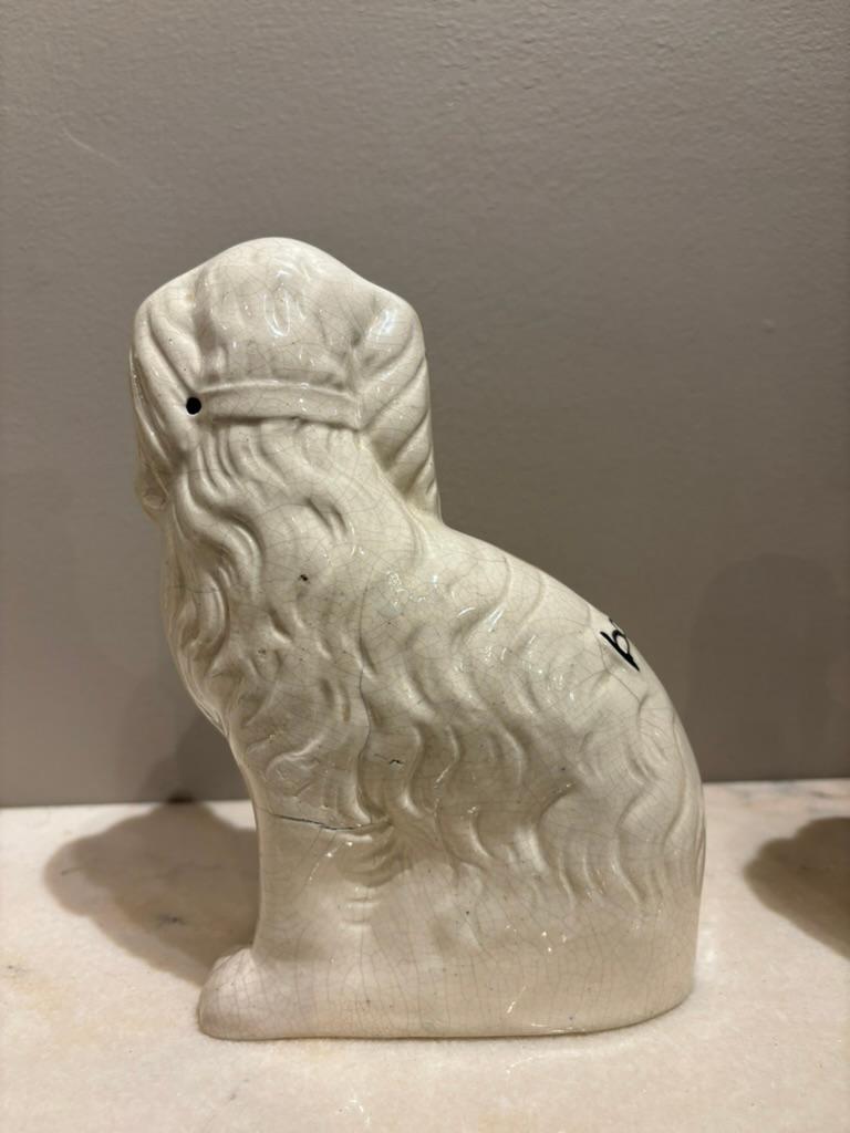 Paire d'épagneuls anciens en céramique émaillée du Staffordshire Chiens d'arrêt en vente 5