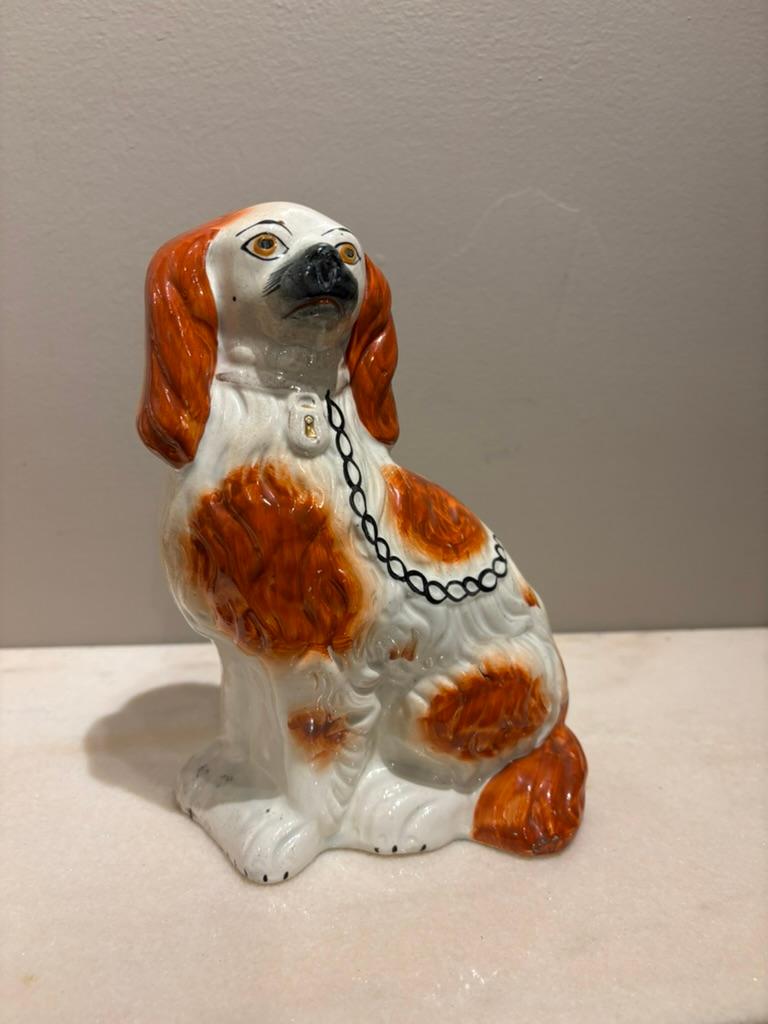 Paire d'épagneuls anciens en céramique émaillée du Staffordshire Chiens d'arrêt en vente 8