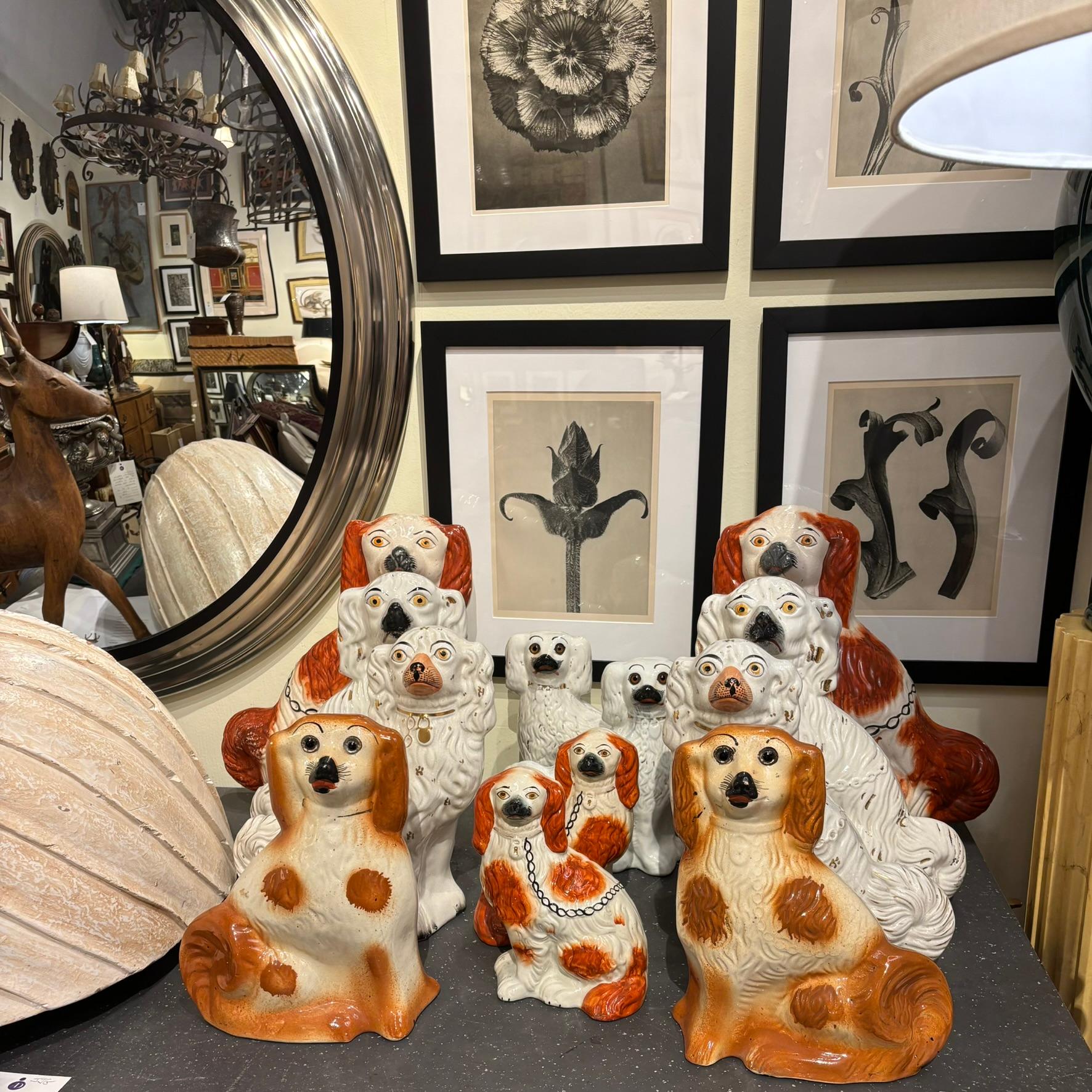 Paire d'épagneuls anciens en céramique émaillée du Staffordshire Chiens d'arrêt en vente 12