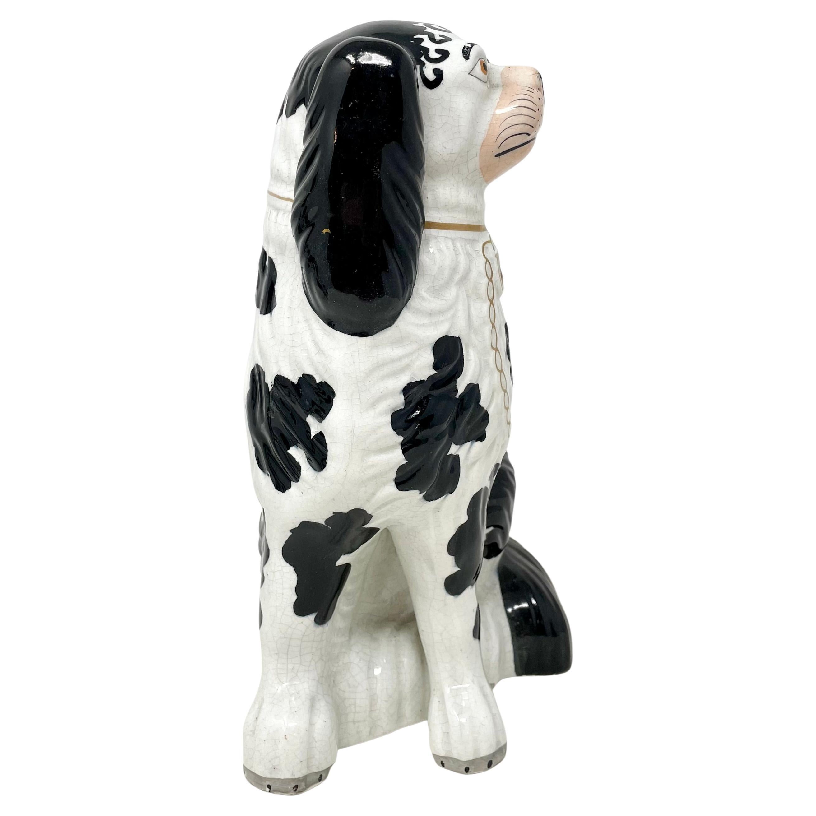 Pareja de Spaniels Ingleses Antiguos de Cerámica Staffordshire en Blanco y Negro, Circa 1870. siglo XIX en venta