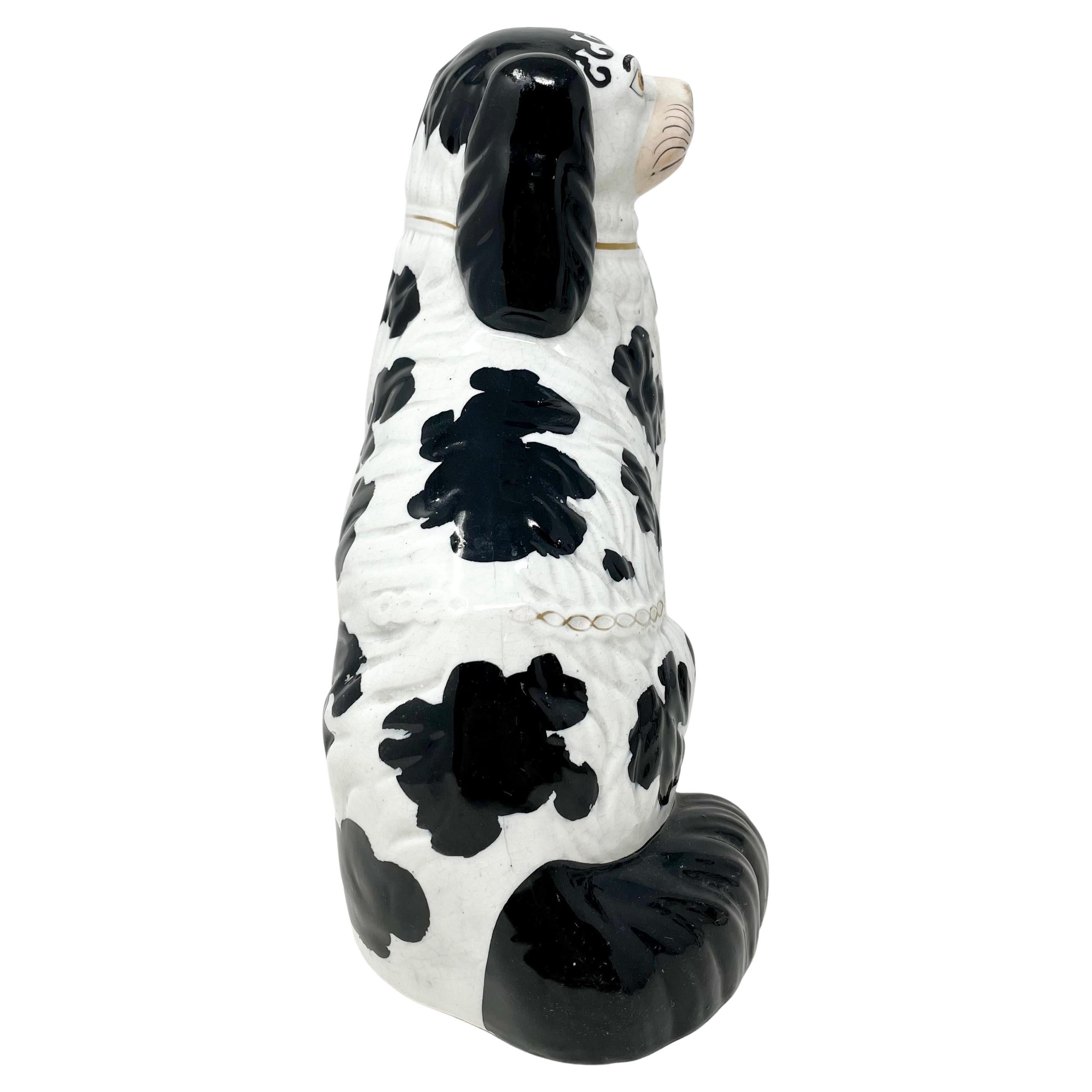 Pareja de Spaniels Ingleses Antiguos de Cerámica Staffordshire en Blanco y Negro, Circa 1870. en venta 1