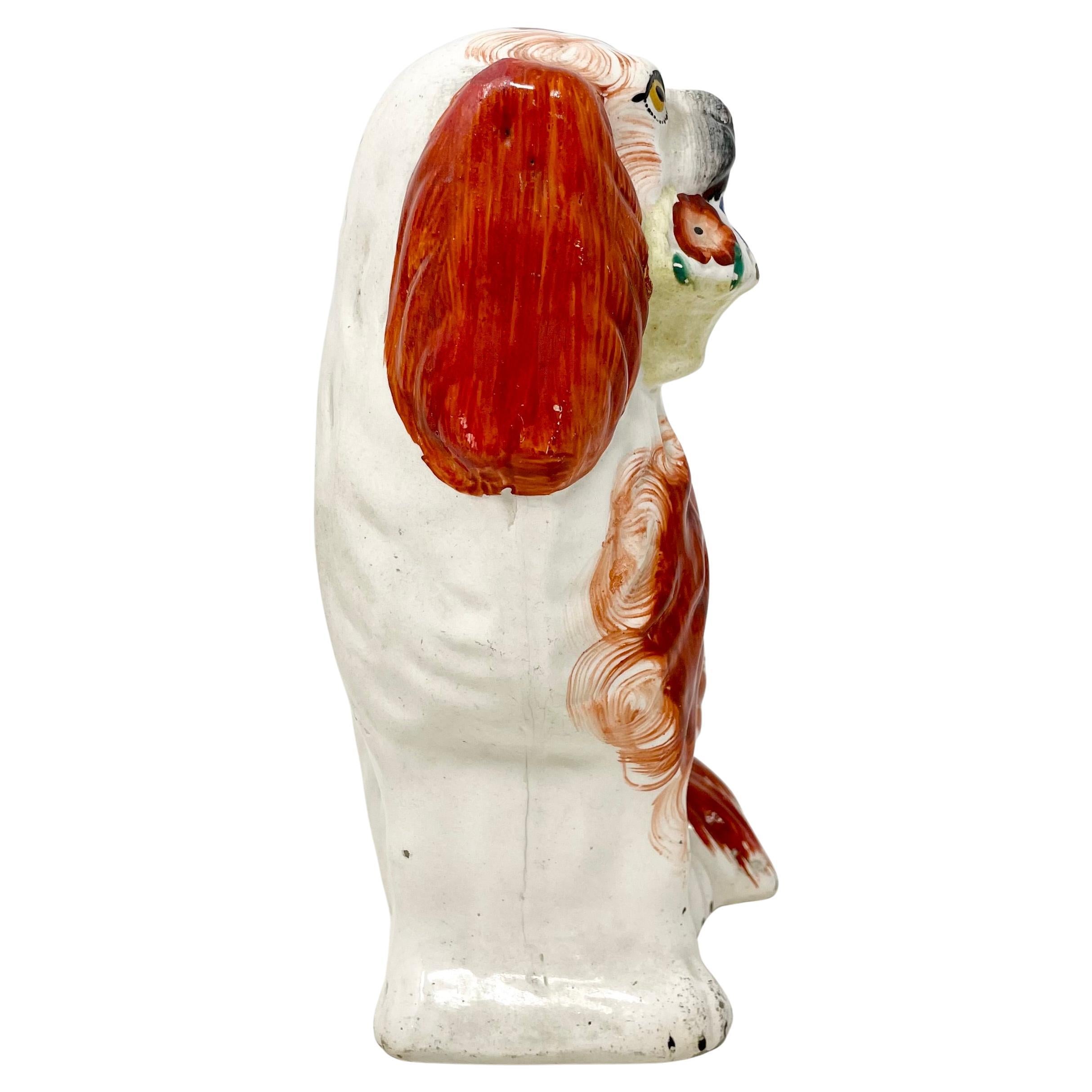 Pareja Perros Spaniel Antiguos de Cerámica Inglesa de Staffordshire Rojos y Blancos con Cestas en venta 3