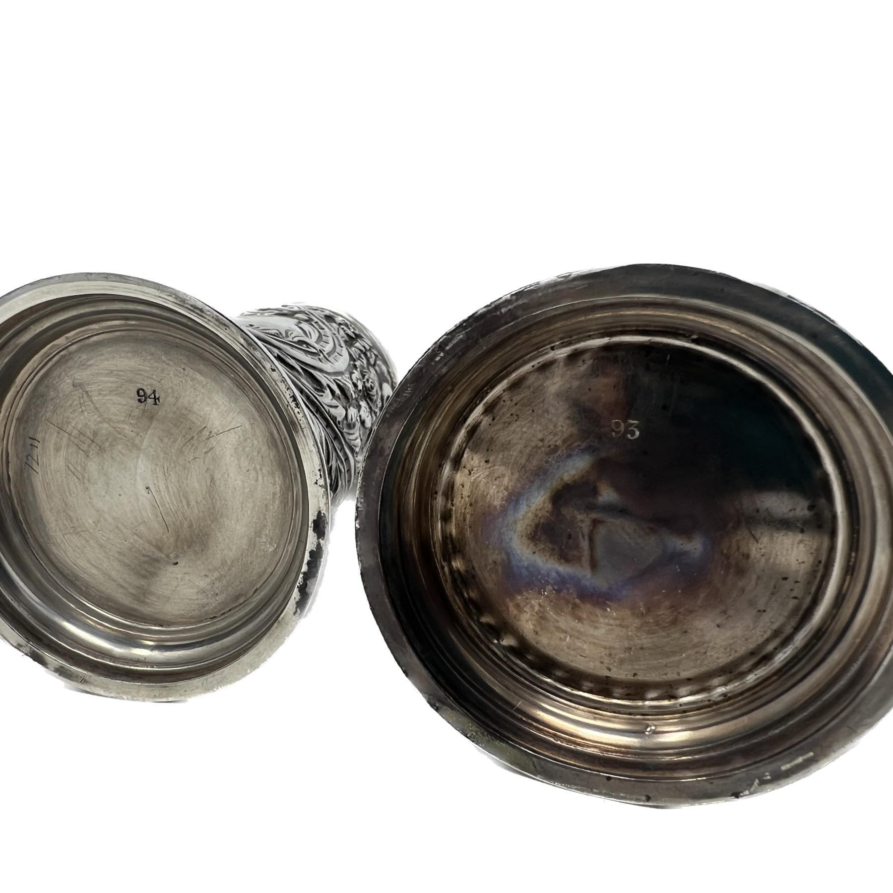 Pair Antique English Sterling Silver Muffineers / Salt & Pepper Shakers, Ca 1880 In Good Condition For Sale In New Orleans, LA