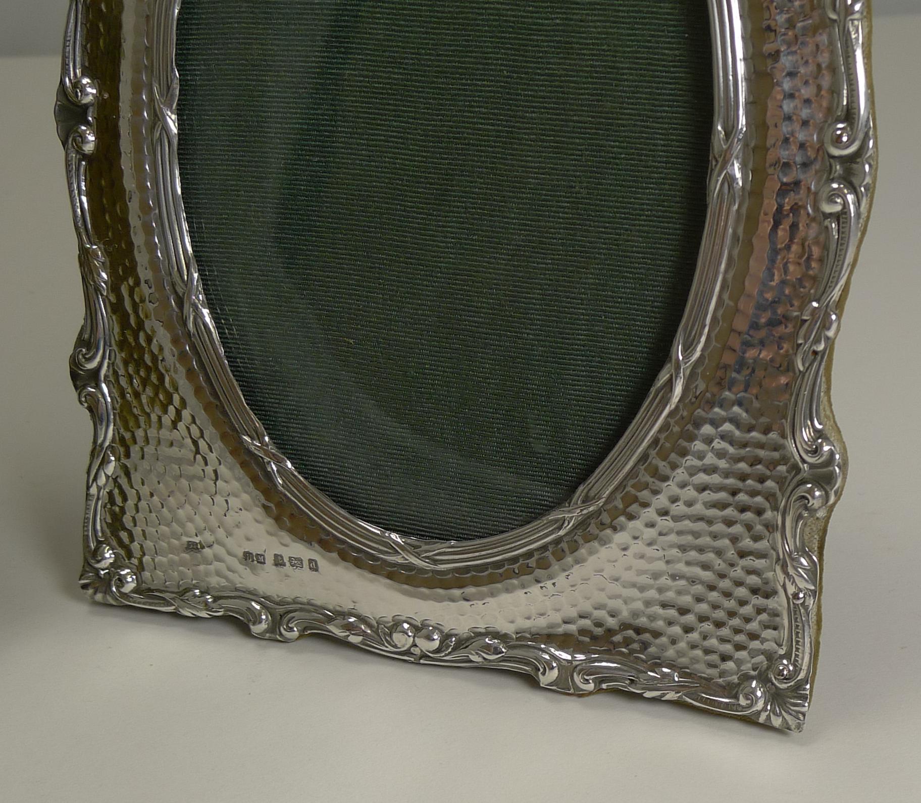 Pair of Antique English Sterling Silver Photograph Frames by Henry Matthews In Good Condition In Bath, GB