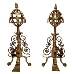 Coppia di antichi androni inglesi vittoriani in ottone con motivo a volute, circa 1890