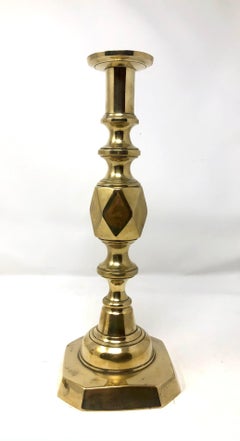Paire d'anciens chandeliers victoriens en laiton à motif de roi, vers 1890