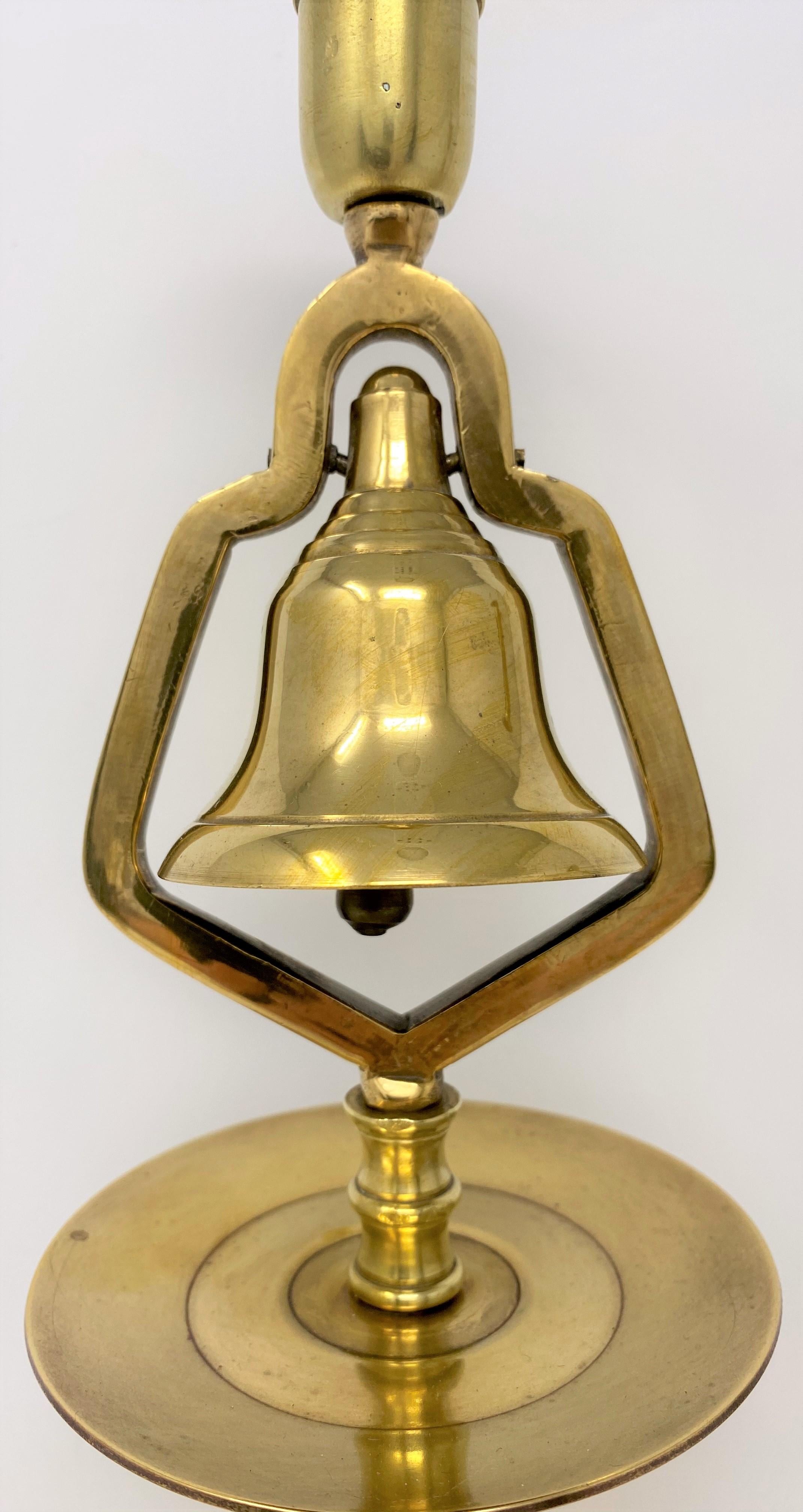 Pair of English Victorian Brass Tavern Candlesticks with Service Bells, 1890 In Good Condition In New Orleans, LA