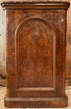 Pair Antique English Victorian Burled Walnut Side Tables, circa 1870