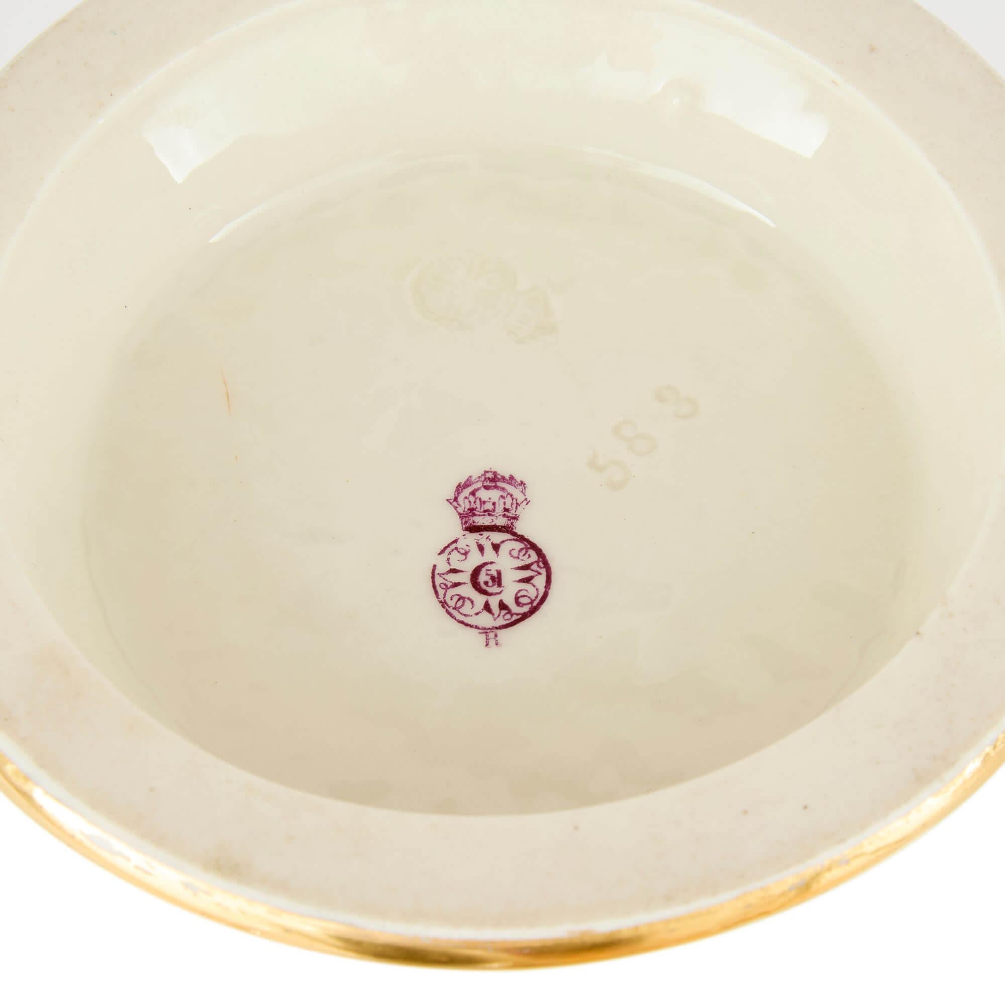 XIX secolo Coppia di vasi antichi inglesi vittoriani Royal Worcester in porcellana dorata e floreale in vendita