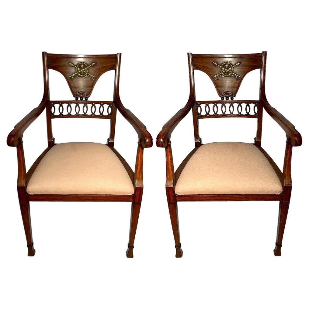 Paire d'anciennes chaises à bras en noyer anglais, vers 1890 en vente