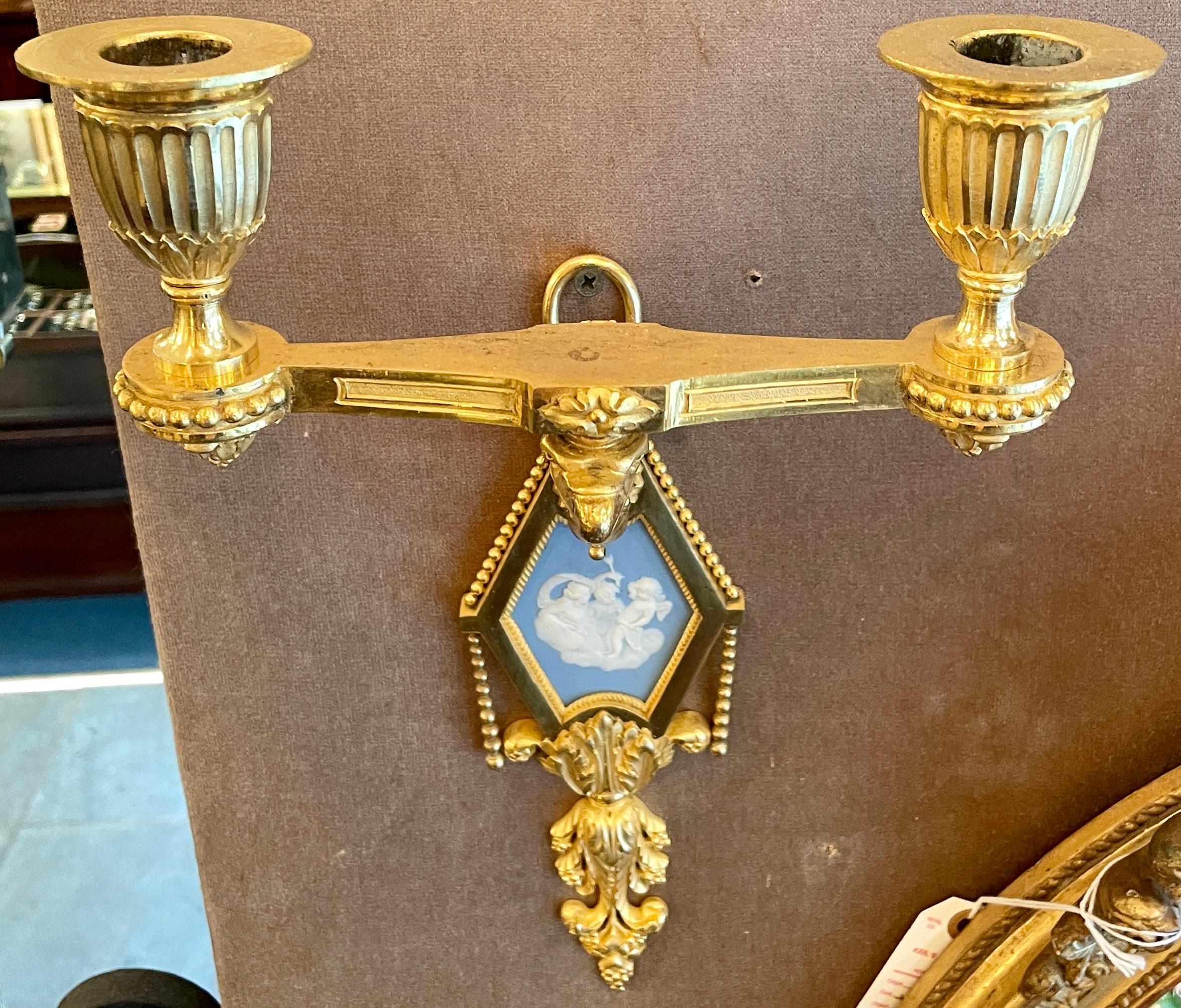 Pair Antique English Wedgwood Porcelain and Bronze D 'Ore Sconces, Circa 1890 In Good Condition For Sale In New Orleans, LA