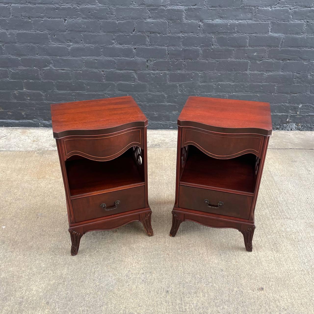Early 20th Century Pair Antique Federal Carved Mahogany Night Stands, 1920s