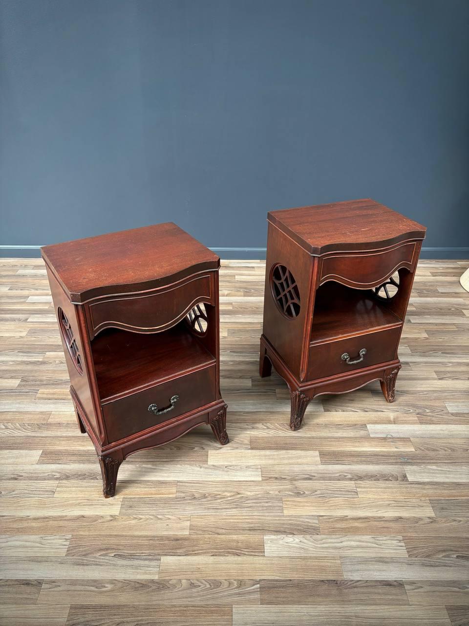 American Pair Antique Federal Carved Mahogany Night Stands For Sale