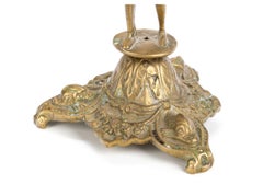 Coppia di candelabri antichi in ottone figurato