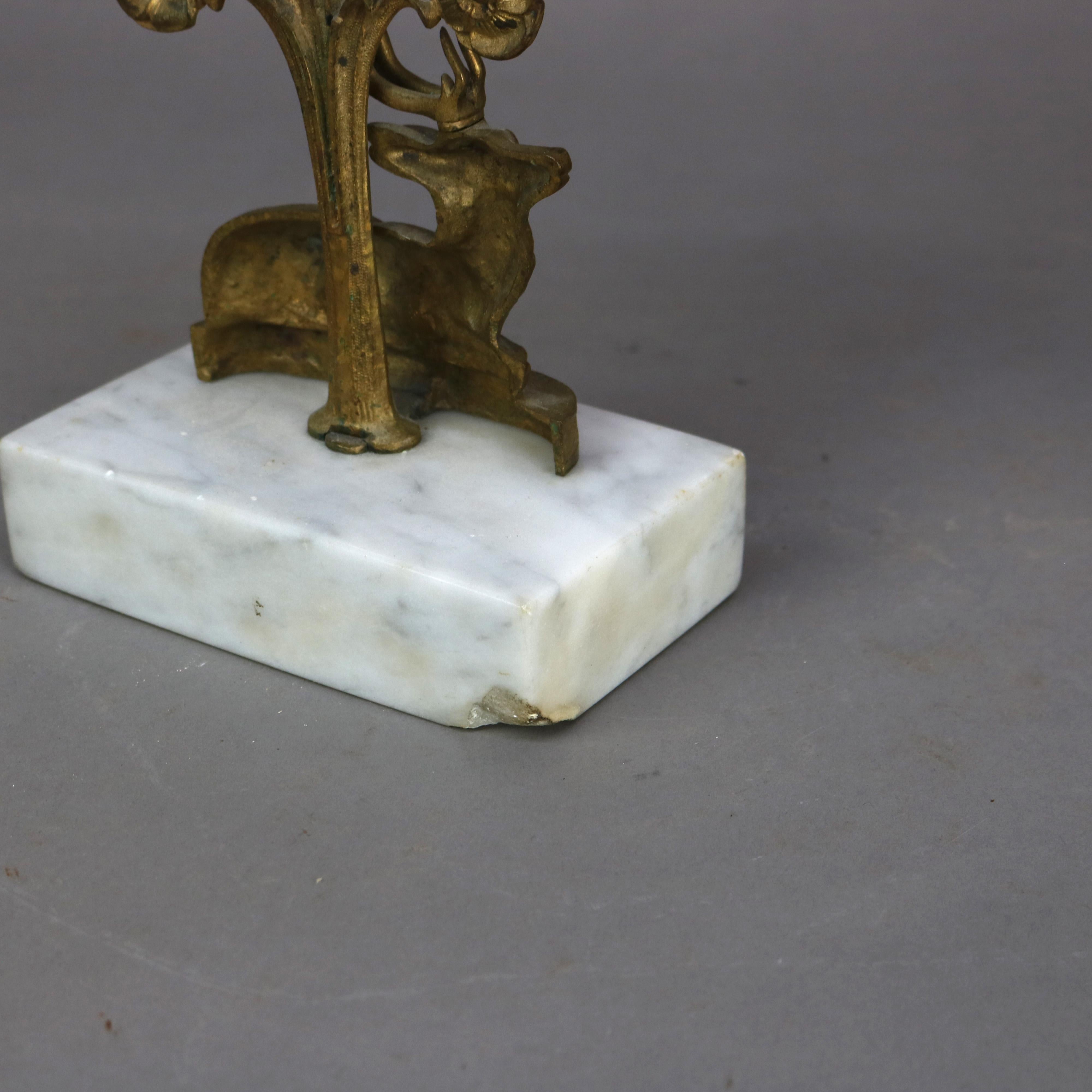 Coppia di antichi portacandele figurati in bronzo e cristallo con base in marmo C1880 in vendita 4