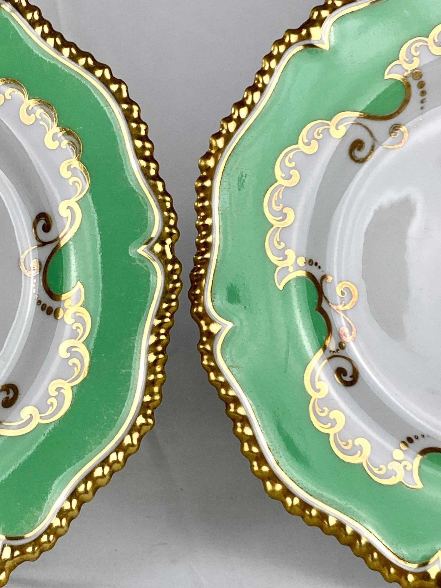 Inglese Coppia di piatti antichi in porcellana Flight, Barr & Barr Worcester Apple Green & Gold 1825 in vendita