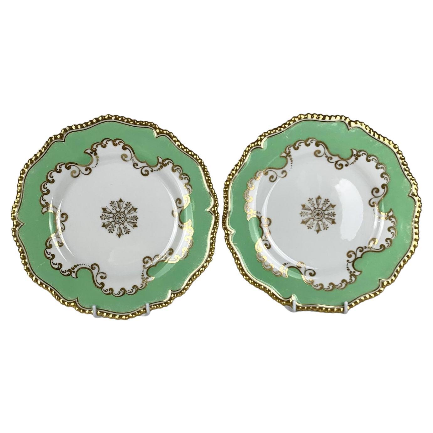 Coppia di piatti antichi in porcellana Flight, Barr & Barr Worcester Apple Green & Gold 1825 in vendita