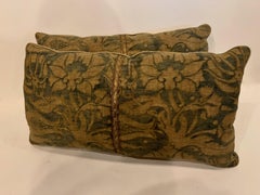 Coppia di cuscini antichi Fortuny "Melagrana", 1920 circa