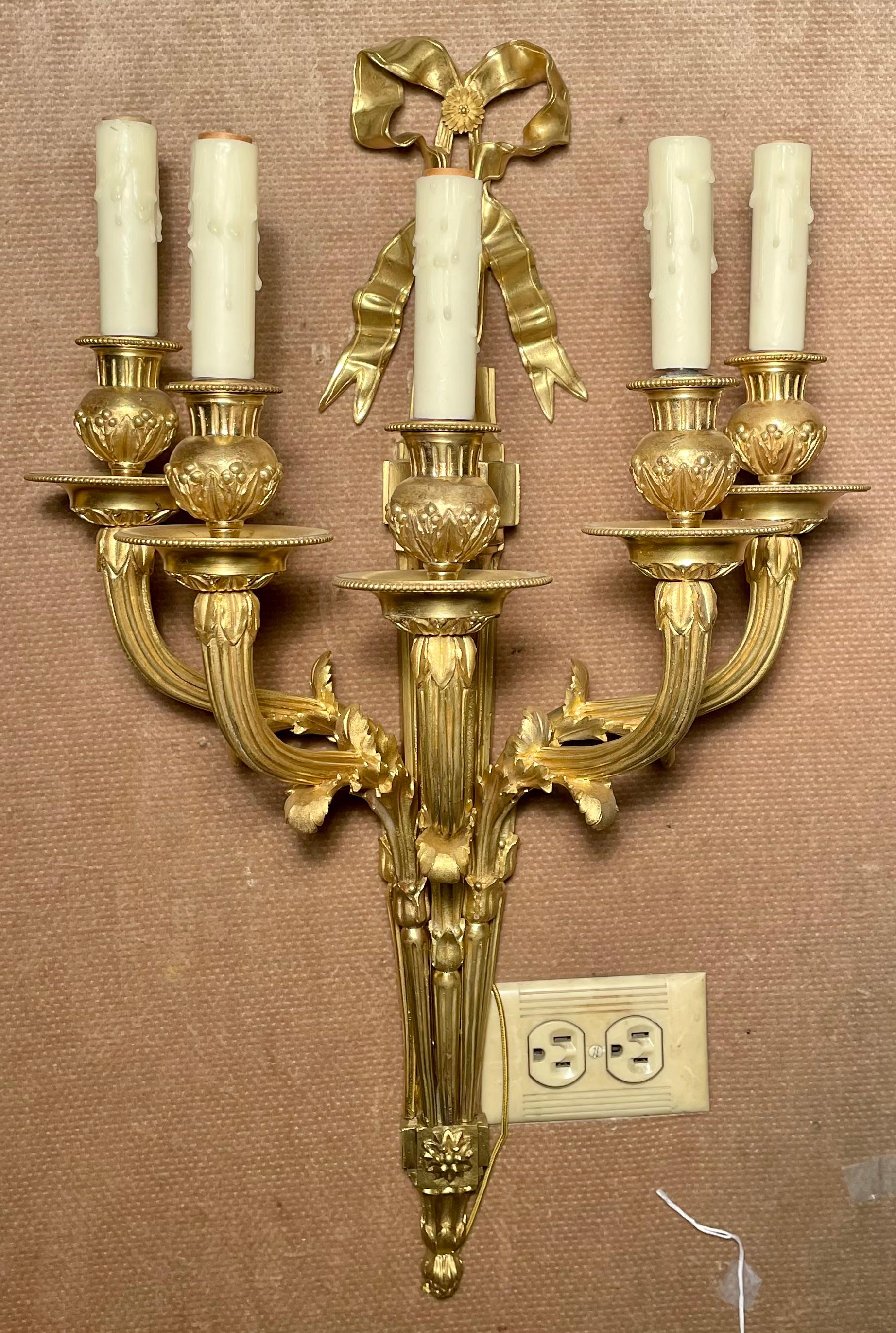 Paar antike französische 5-Licht-Leuchter aus Bronze des 19. Jahrhunderts, um 1875-1885.