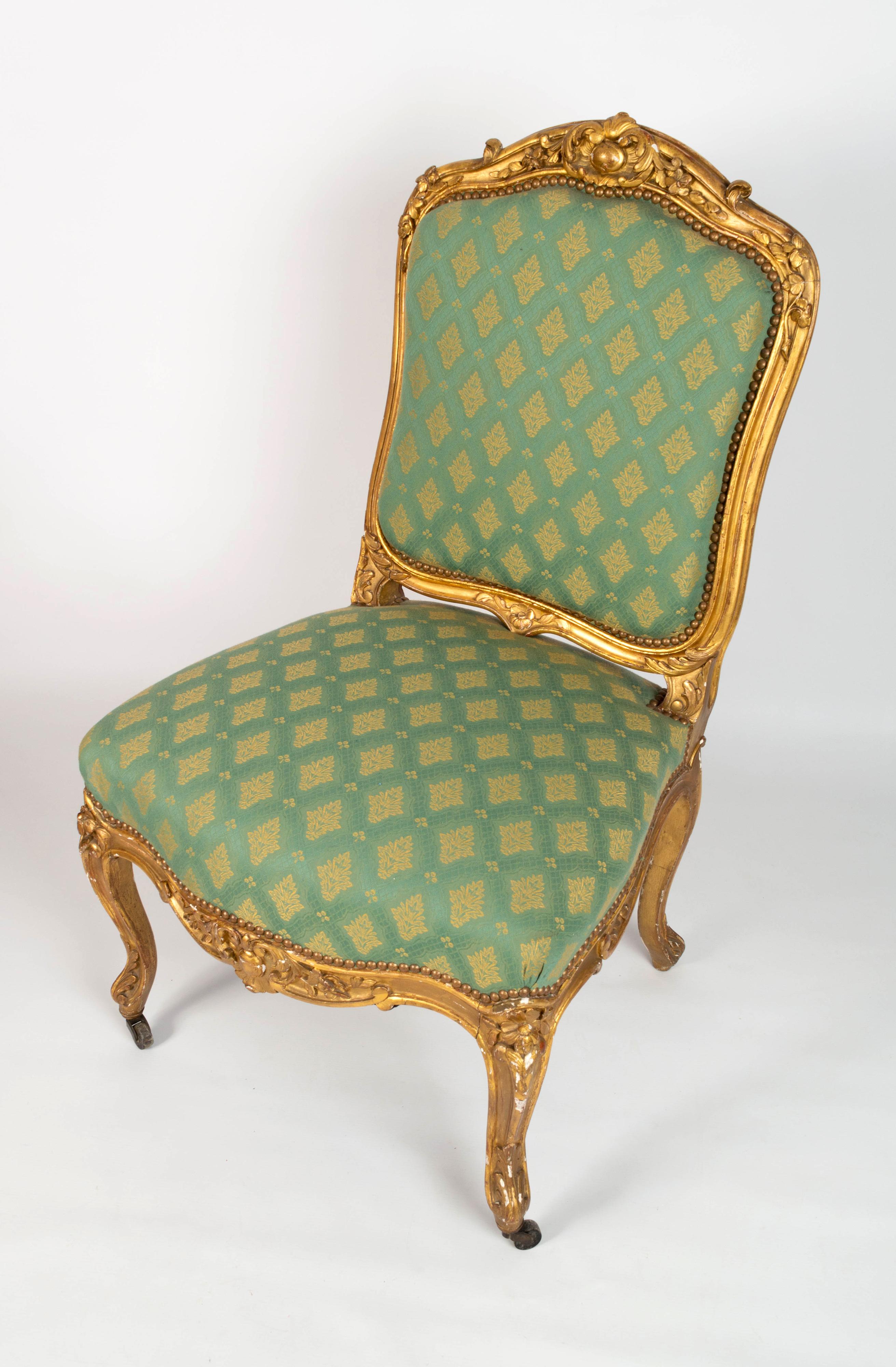 Paire de chaises de salon françaises anciennes en bois doré de style Louis XV du 19ème siècle, vers 1870 en vente 3
