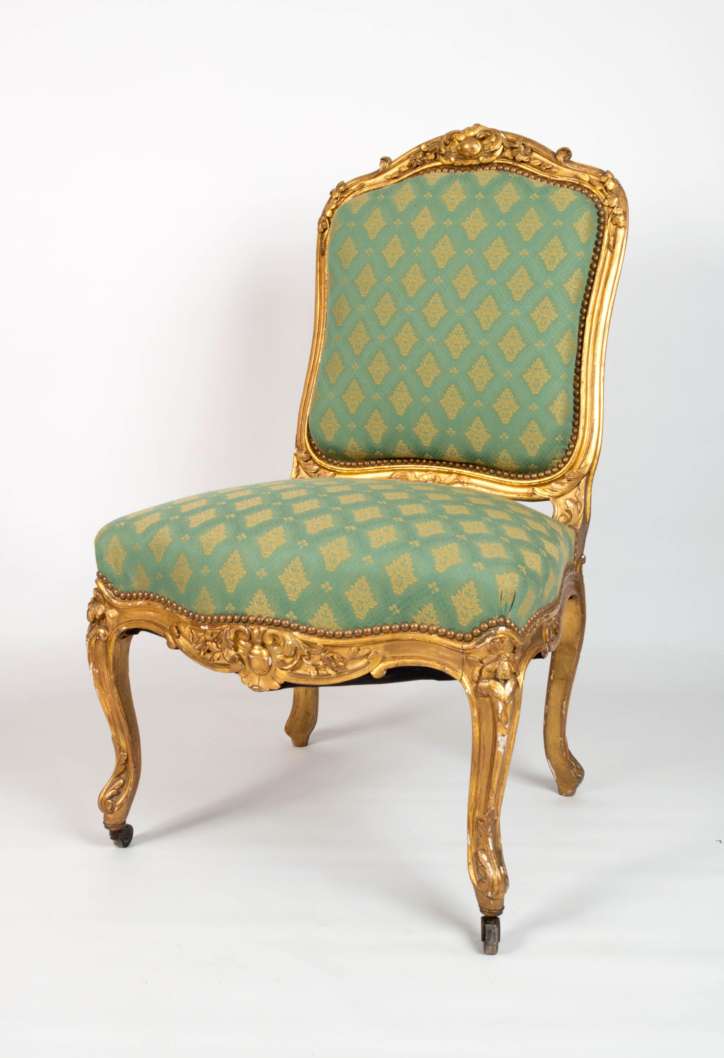 Paire de chaises de salon françaises anciennes en bois doré de style Louis XV du 19ème siècle, vers 1870 en vente 5