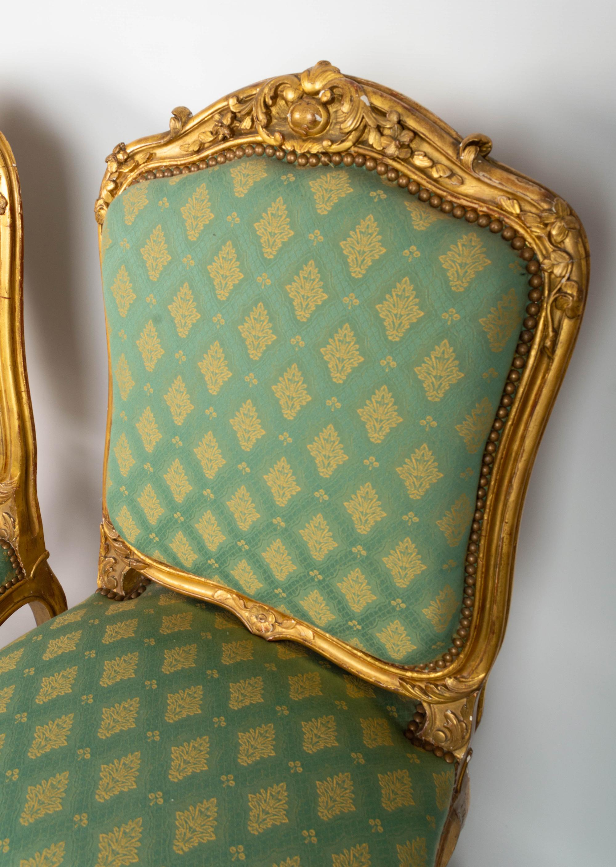 Paire de chaises de salon françaises anciennes en bois doré de style Louis XV du 19ème siècle, vers 1870 en vente 7
