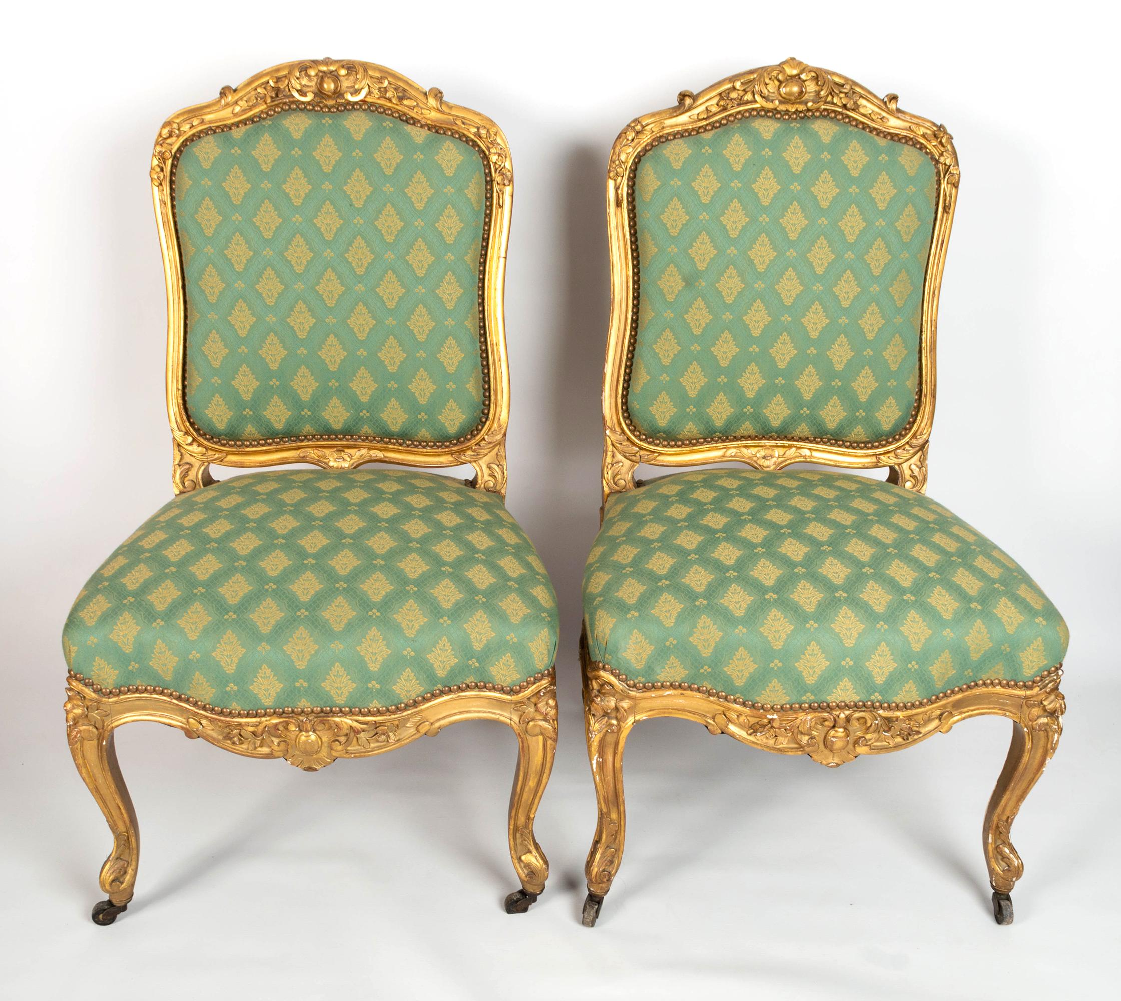 Paar antike französische Salonstühle aus vergoldetem Holz im Louis XV.-Stil des 19. Jahrhunderts, um 1870 im Angebot 11